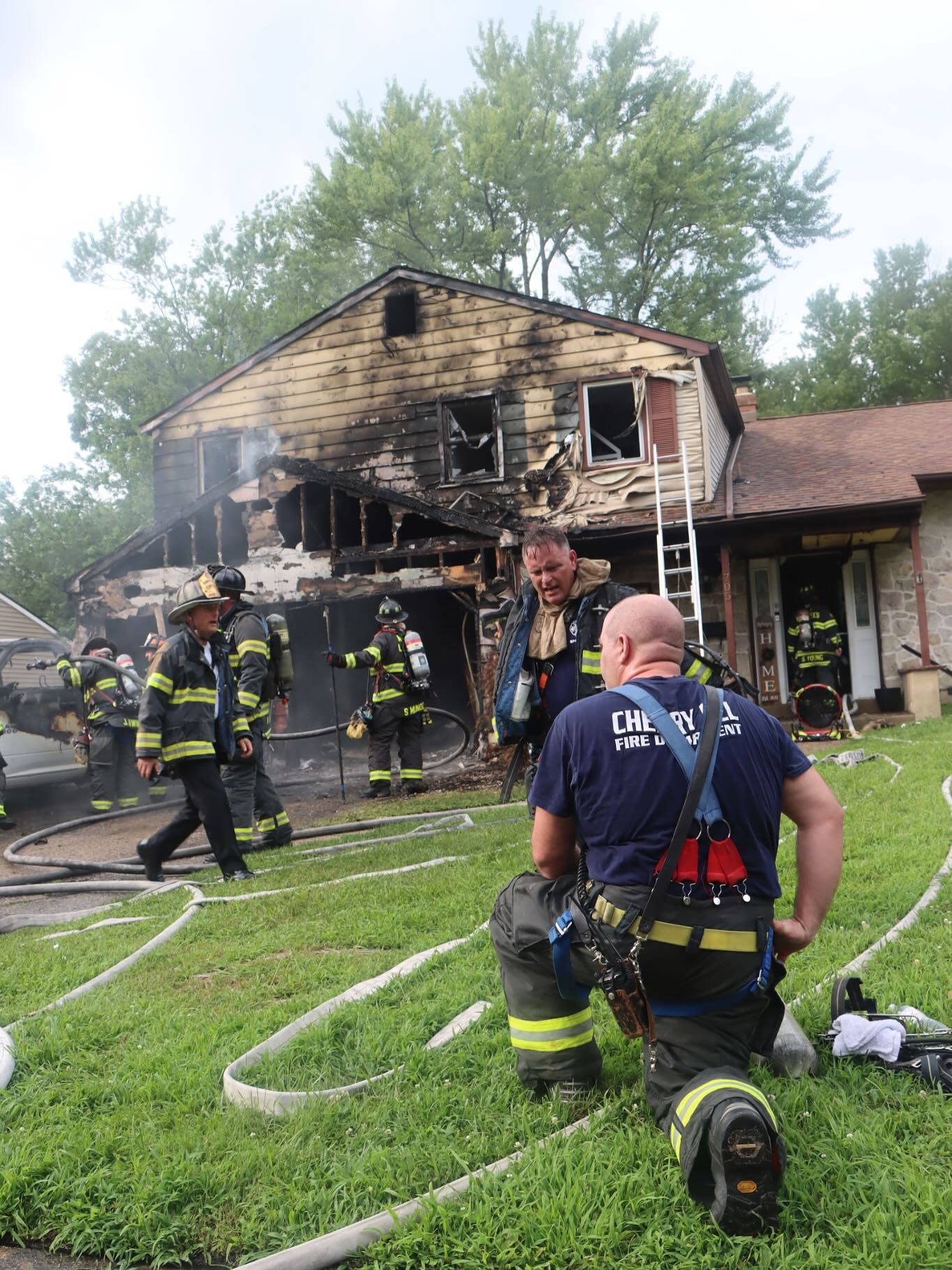 Rehab 13 responded on July 16 to assist at a residential fire in Cherry Hill, NJ. The fire appeared to have started in the garage, though the official cause is still under investigation.
With high heat and humidity in the area, we provided hydration, cooling towels, and mister fans to help keep crews safe and cool while they worked.
Great job by all the responding units in tough conditions — we’re always ready to support.
#Rehab13