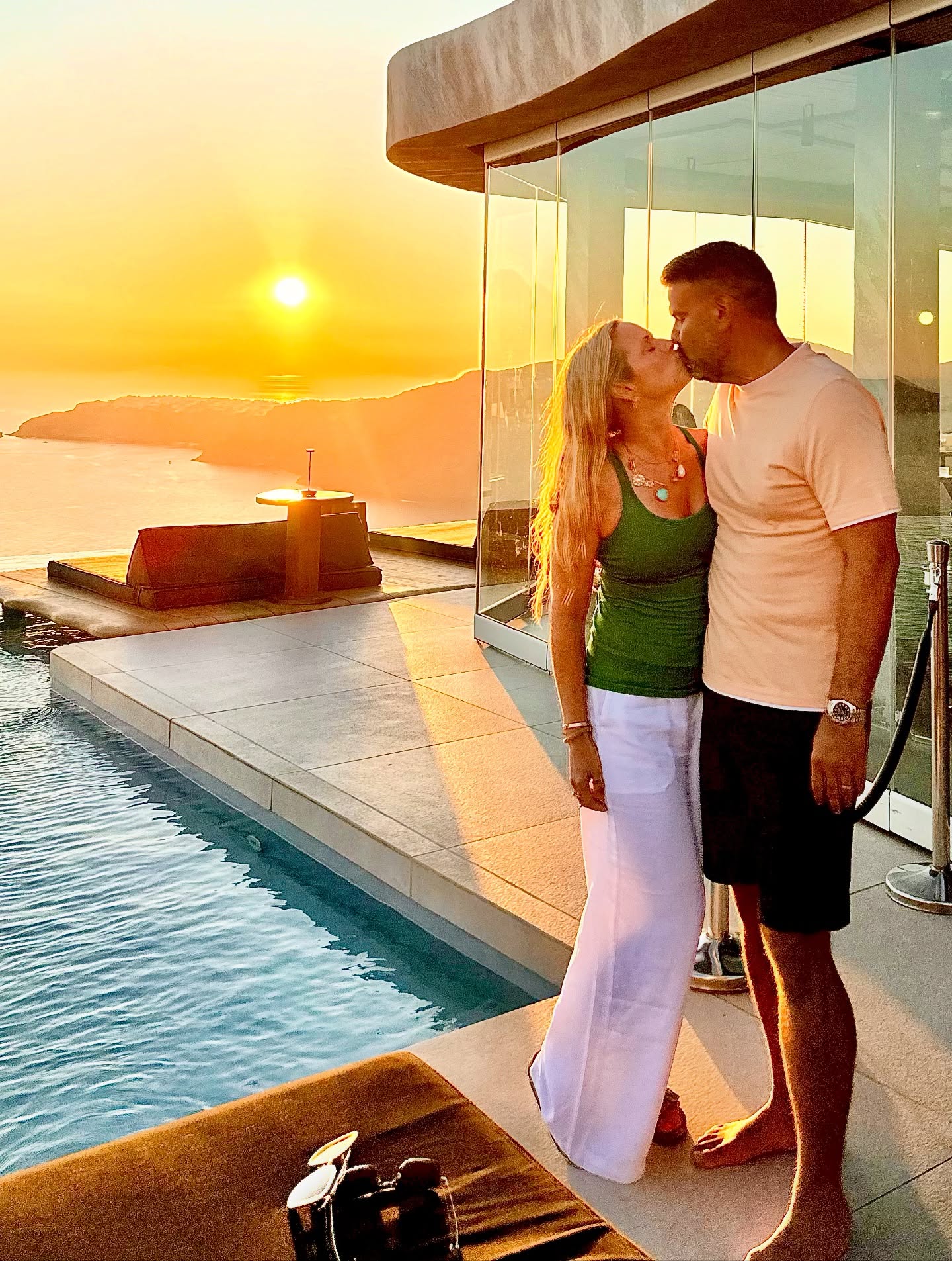 Epic. 🇬🇷
The food, the people, the islands and the memories will stay with us for a lifetime.
*last photo=best photo! 😜🔥🧨
OLA KALA!