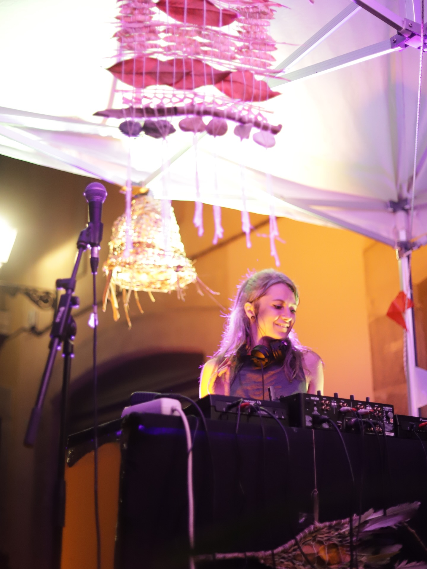 Some shots from my set at @revive_socialart last weekend! It’s been amazing and I just really want to thank my friends for being there and all the people that danced with me and reached out after!
Also a huge thank to the people at @revive_socialart for setting all of this up, make sure you keep an eye on them and see you at the next one 🫡
Photos by the one and only @macarenapazfoto 📸