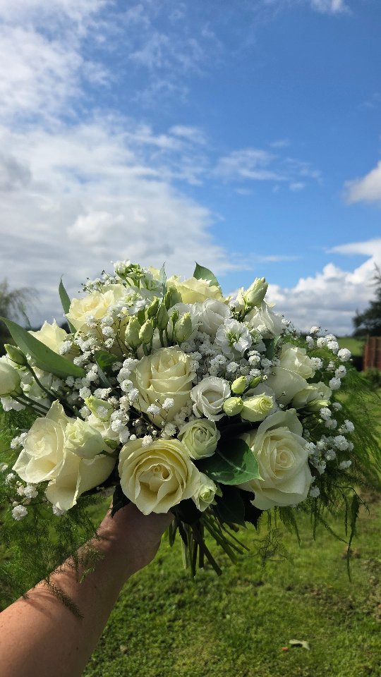 Bridal bouquet for the lovely Melissa 🤍🤍
#weddingsupplier #bridalbouquet #gretnagreen #scottishwedding #flowersoftheday #weddingflowers