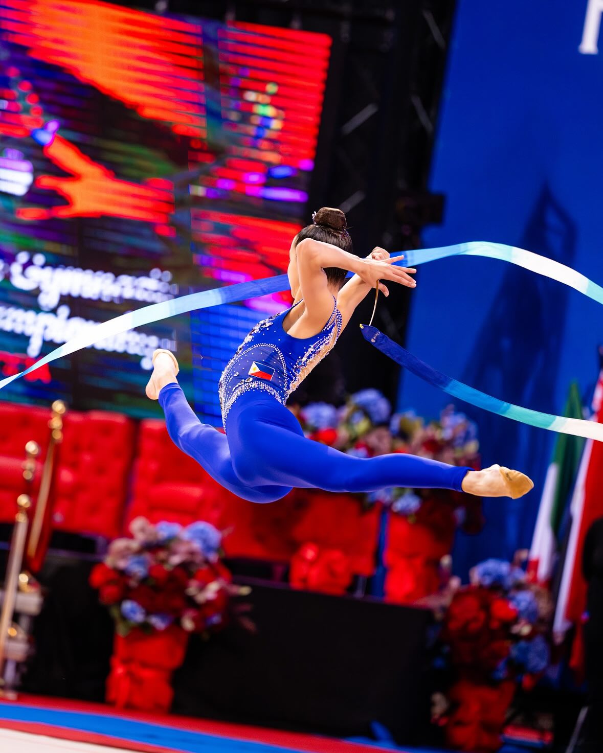 Our stunning Philippine National Team member, Anja Schiwek @anja_schiwek_rg, representing at the 2025 Junior Rhythmic Gymnastics World Championships in Sofia, Bulgaria! 🇵🇭✨
We are incredibly proud of Anja’s hard work, perseverance, courage and dedication. Equally, we celebrate our HOPE coaching team, who have guided her from her very first steps in the sport all the way to the world stage—the most prestigious event for junior rhythmic gymnasts.
Amazing pictures by @tytarenko.sport 🙌
#rhythmicgymnastics #gymnastics #dance #rhythmics #rhythmicgroups #greenwichct #fairfieldcounty #westechestercountyny #203kids #gymnastics #usagymnastics #dance #ballet #flexibility #teambonding #nonprofit #womanownedbusiness #girlpower
#RhythmicGymnasticsSkills #RhythmicGymnasticsCompetition #ХудожественнаяГимнастика #Гимнастика #Гимнастка #Художественная #Спорт #ГимнастикаДетям #Тренировка #RhythmicGymnasticsPerformance #GymnasticsCompetition #RhythmicGymnasticsMeet #CompetitionReady
