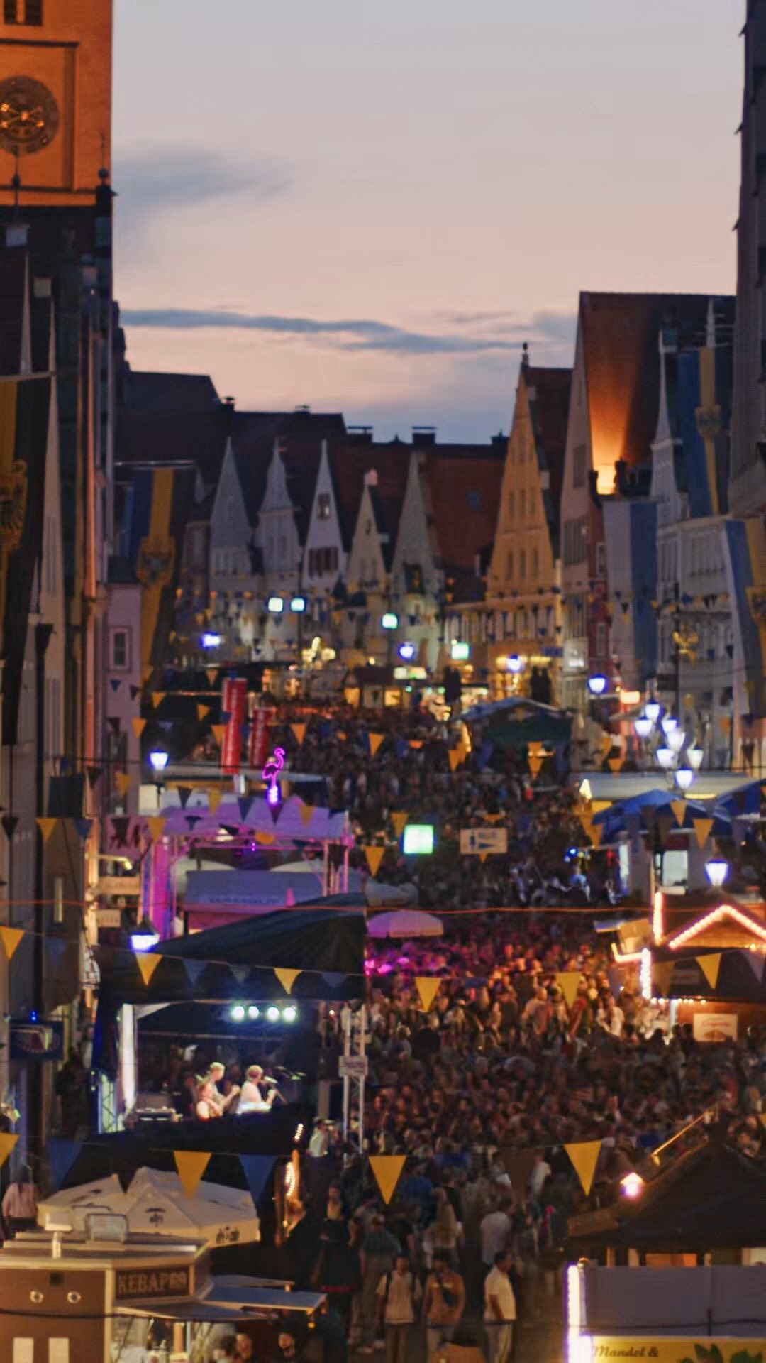 Startschuss Reichsstraßenfest 2025 🥳🎉
Heute geht´s los - Vier Tage volles Programm! Freut Ihr Euch auch schon so wie wir? Lasst uns gemeinsam feiern 🤩
➡️Mehr Infos gibt´s bei @donauwoerth.de
#huckleberryking #donauwoerth #donauries #reichsstraßenfest #content