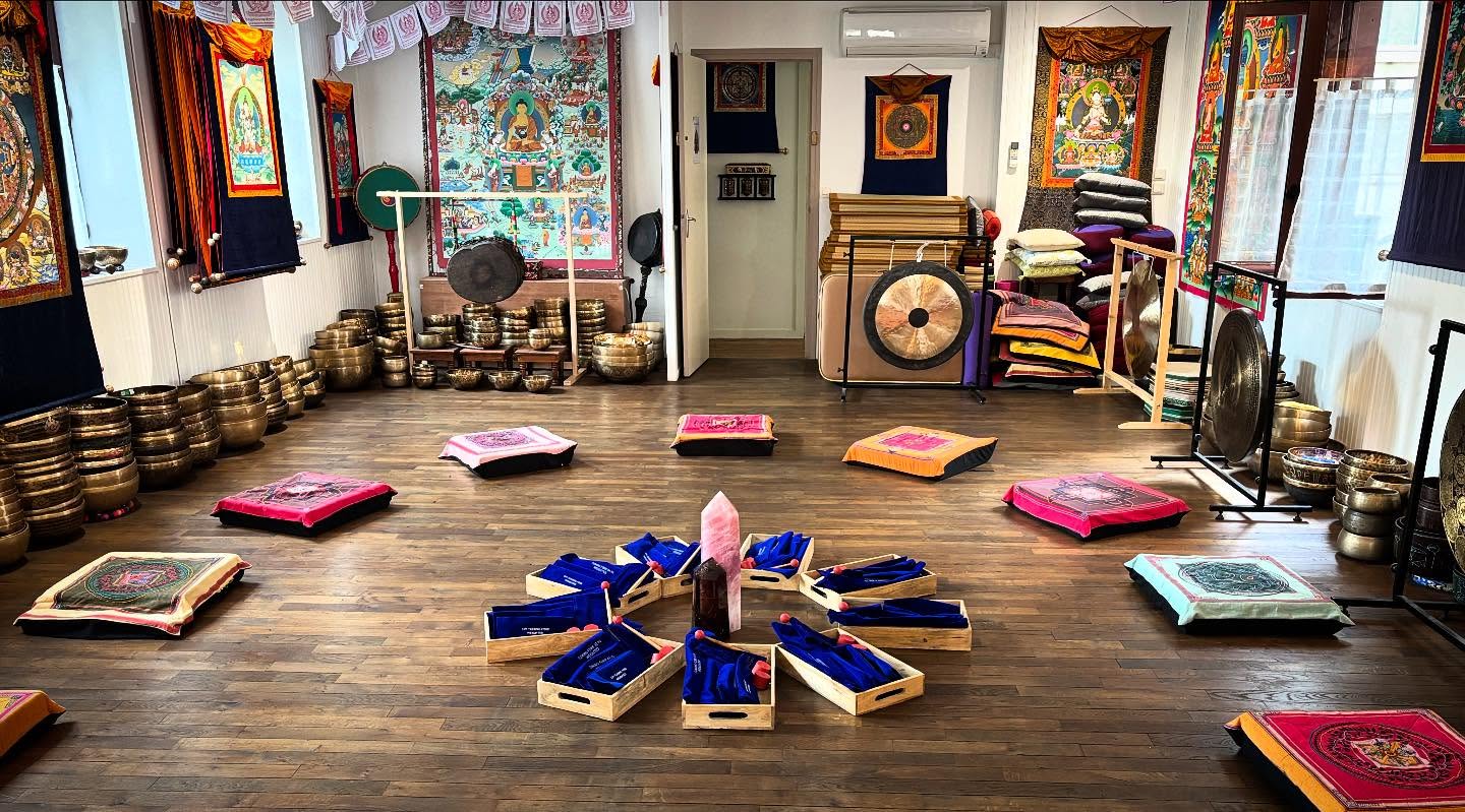 Une belle fin de semaine qui s’annonce aux Trésors d’Oddiyana avec deux niveaux de diapasons et un niveau de relaxation sonore de groupe. On va se faire plaisir, on va se faire du bien et on va partager des beaux moments d’humanité. What else!? #lestresorsdoddiyana #sonotherapie #alaingriet #diapason #bainsonore #étéàbriare