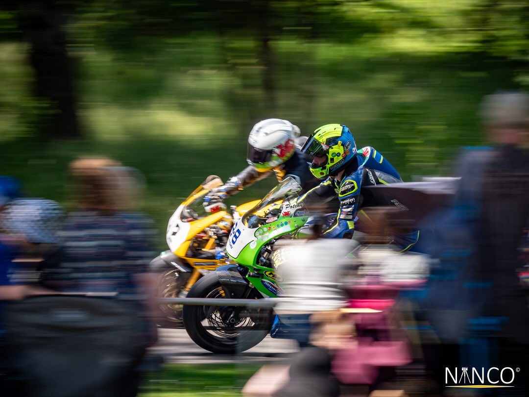 The first day of vacation in Wales was spent photographing the Road Races in Aberdare park. I had decided in advance that I would only pan with «The big white». After a relatively quick sorting, these were the photos that were edited.