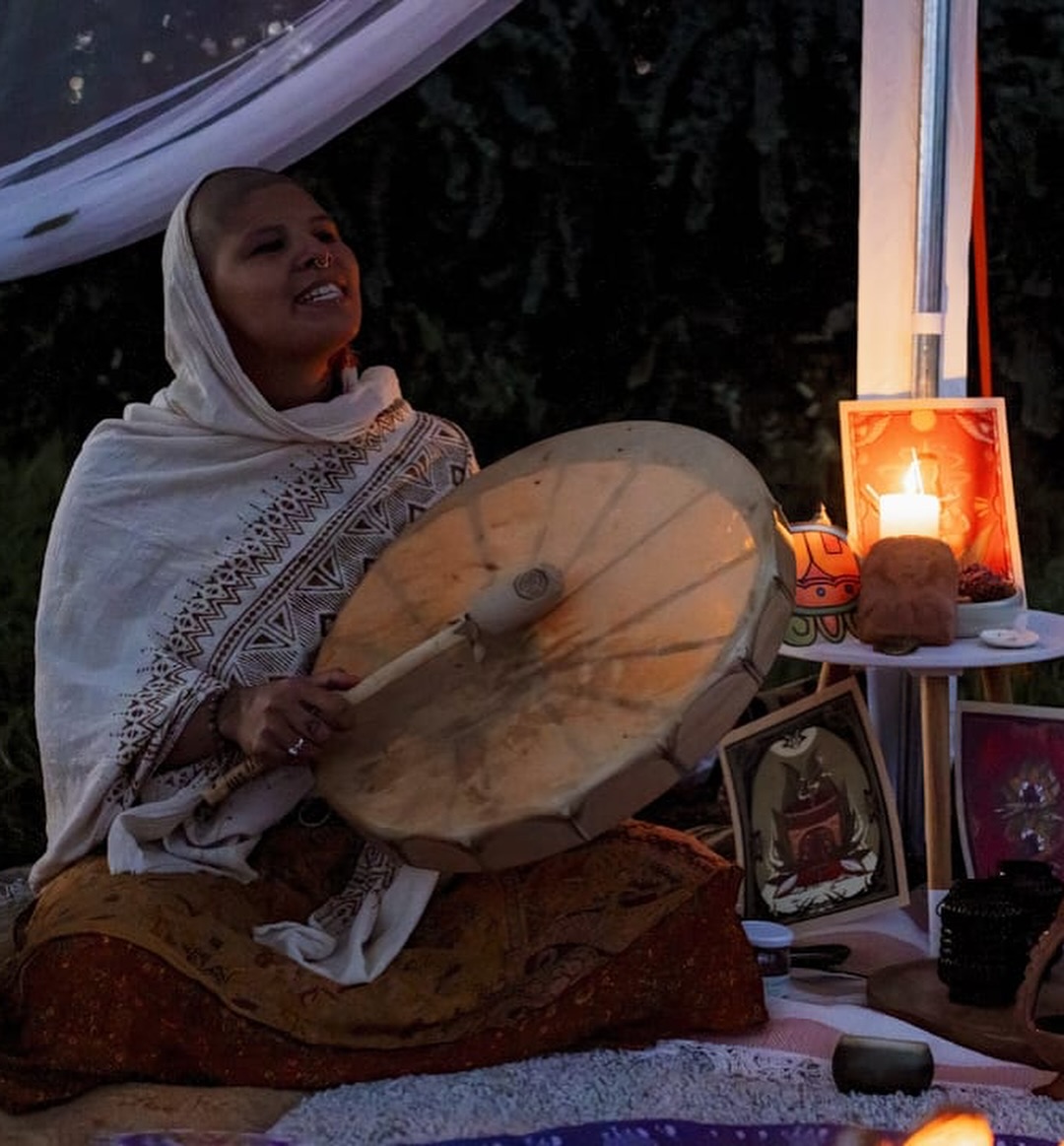 Stepping into a new era of life 30.. 🐣🥳✨
These past months have been so abundant and beautiful, I’ve experienced so much fun and joy. Even though walking the path of the heart’s essence and mission can feel quite lonely and overwhelming at times.. I’m still beyond grateful to be walking this path as Mayu De La Vida – River of Life.
May my thirties be just as rich in lessons, authentic connections, cacao abundant, loving and full of sound & music as my twenties. Perhaps a little more grounding..🤷♀️😅🤎✨
To the souls and wide-open hearts who cross my path and walk alongside me — thank you soooo much, I love you all.. 🤎🔥🪶🎉
1. @frauen_festival 📸 by @susanneheiker
2. Cacao Women Circle @herspace.munich
3. @katze_ka with our @aylluma.cacao
4. Our first @aylluma.cacao gathering
5 & 6. Little Mayan Birthday trip on Corfu visiting @vikaspiritualmentor & @sailing_sacred_seas 🌊🤎✨
7. New Moon Ceremony @denkmallaut_studio
8. Fun Cacaocita-times with my Cacao brother @robin.straeter
9. Peaceful ngoni practice 🪶
10 & 11. Cacao Ceremony with @cacao_collectors, @soulsomehealing & Brigitta ❤️🔥 at @wannda_circus_yoga_festival_
12. Sharing laughter & heart connection with @valeska.teschner__coaching
13. Rehearsals with @katze_ka & @tina.bodymindart
14 & 16. Cacao Ceremony with @cacao_collectors at @omamseeyogafestival
15 & 20. Singing Circle with @katze_ka & @tina.bodymindart at @komod_festival
17. @komod_festival
18. Couple-time at @omamseeyogafestival with Floppo ❤️🔥🥹🫶
19. Ratha Yatra on my birthday with @taravaessen & Floppo 🤎🌞