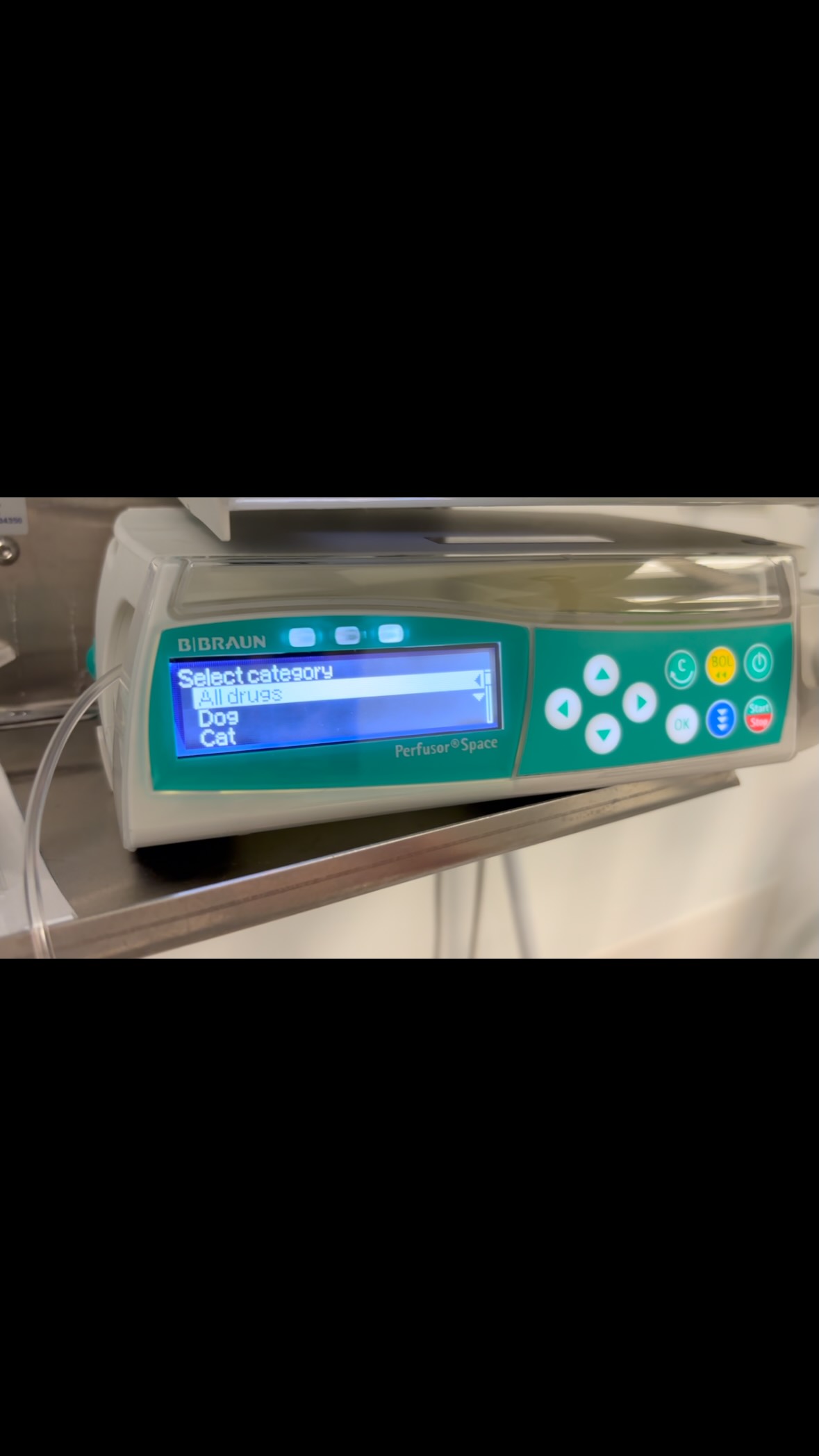 Have you seen the syringe drivers by @bbraun_vetcare_uk We LOVE them. @bbraun_vetcare_uk are our kind sponsors for our upcoming webinar on ‘Total Intravenous Anaesthesia’- their products are awesome and so user friendly.
We always still calculate our doses to keep our skills up and ensure everything is double checked- but these syringe drivers can be programmed with all the drugs that you may use in clinic- ensuring setting them up and using them for your patients is super easy! #sponsor I’d you’d like to know more about our Monday webinar all the details are on www.burtysboutique.com