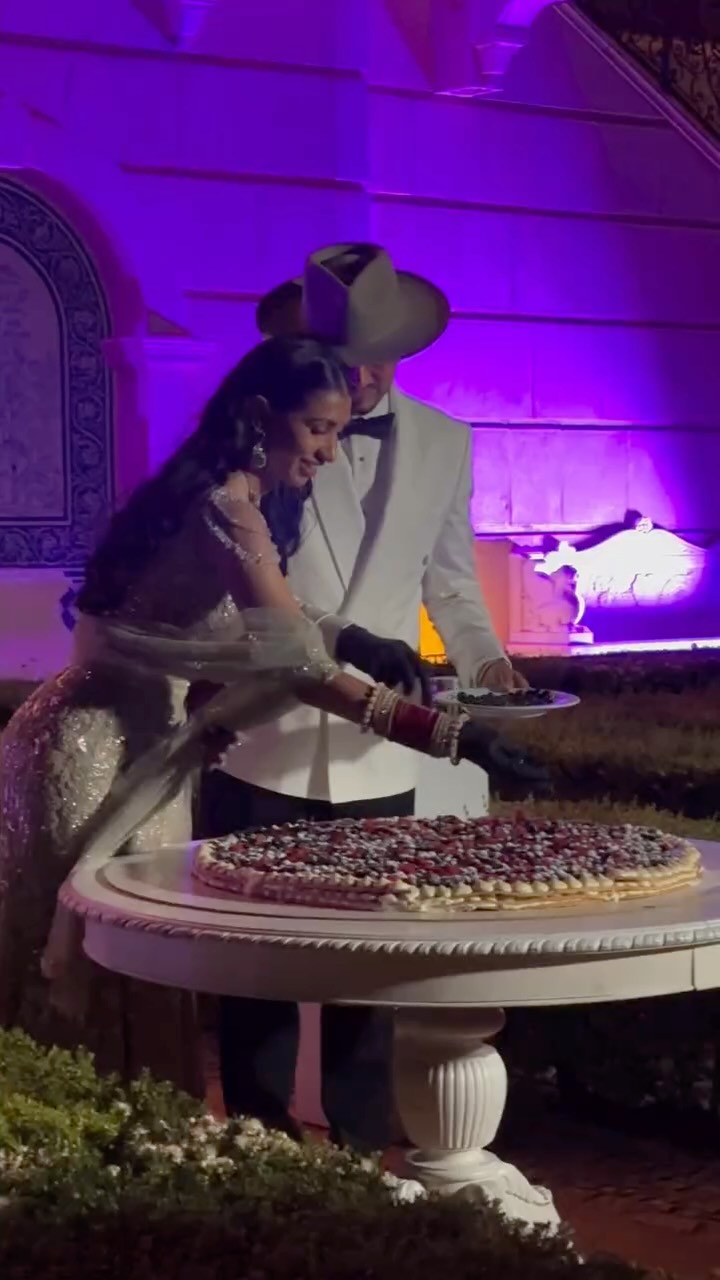 Sometimes the most memorable cakes come together at the last minute…
This beautifully grand 80cm Italian style Millefoglie was created with just a few days’ notice last week for a very special couple, layered with vanilla mascarpone crème pâtissière and fresh fruit, all assembled on-site at 11pm, in 30°C heat I might add!
A dreamy late-night moment and a couple I won’t forget soon 💞✨
Venue | @pousadasdeportugal @pestanaalgarvehotels
Planner | @algarvedreamweddings
Styling | @claudia_mota_design
Bride | @mdevi88
Groom | @the.viral.dentist
#MillefoglieWeddingCake #ItalianWeddingCake #RomanticWeddingCake
#MascarponeCream #AlgarveWeddings #PortugalWedding
#LuxuryWeddingCakes #ATasteOfDecadence #TheViralWedding