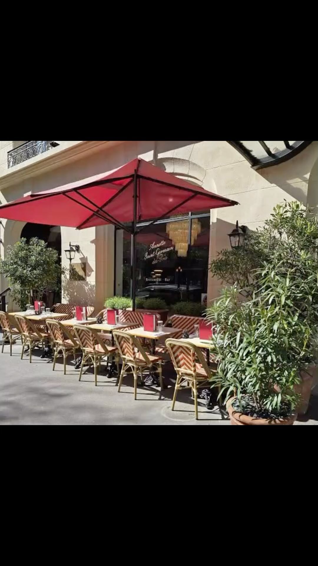 TBT de Paris: lembranças incríveis do @legrandhotelcayre e do restaurante @lepetitpontoise
Cada cantinho dessa cidade é pura magia. #dicadamar #Paris #TBT