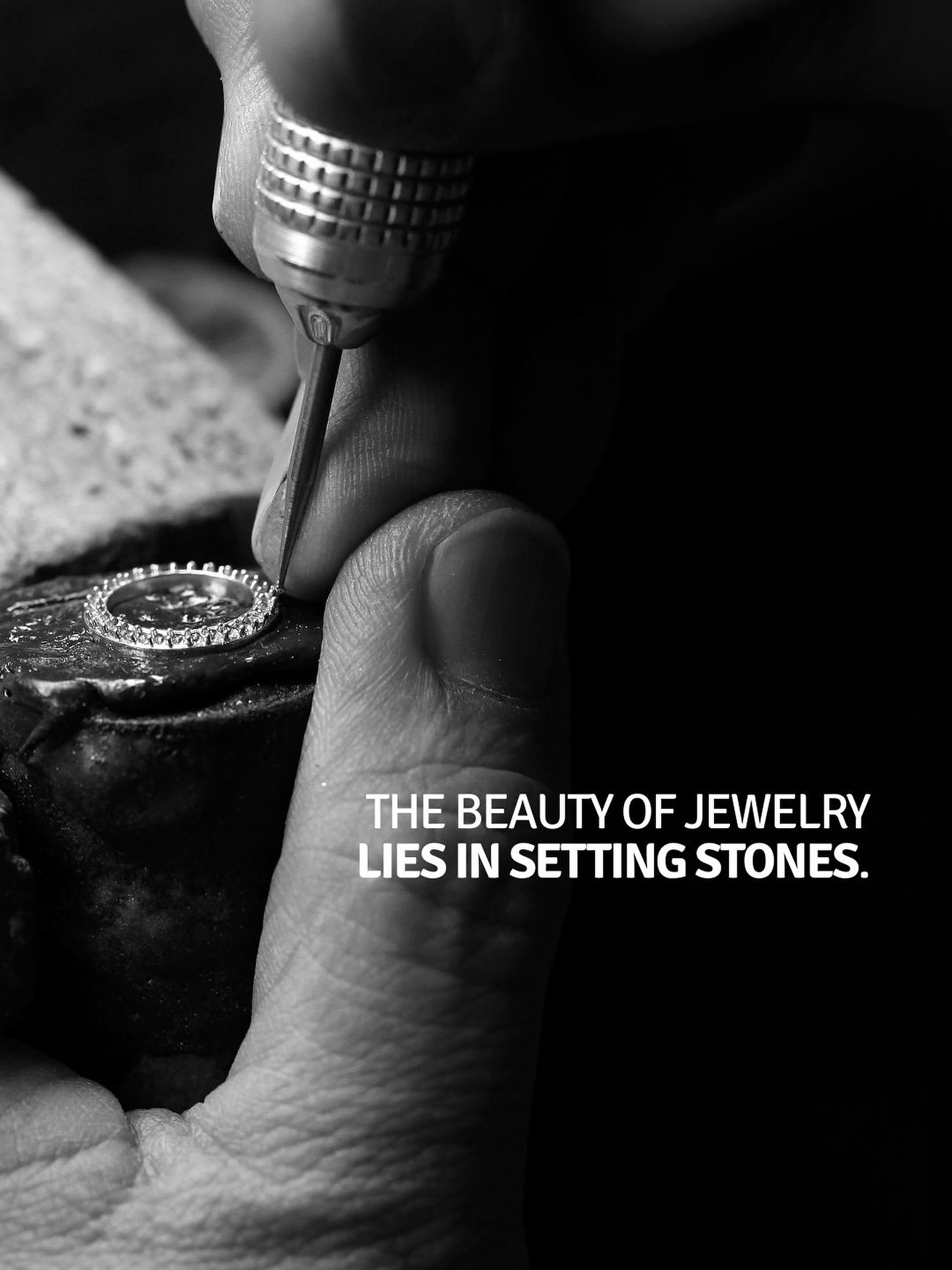 ✨ Behind every sparkle, there’s craftsmanship.
The beauty of jewelry lies in setting stones. 💎