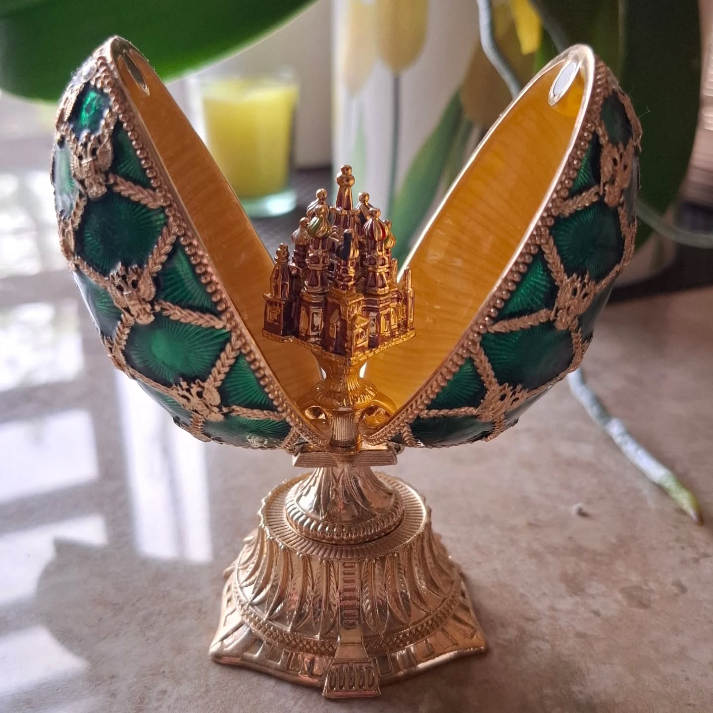 📍 De Moscú a San José: las voces que amplifican la moda con propósito
En 2024, la colección Sensorial nos llevó a cruzar fronteras. 🌍 Desde Rusia hasta India, 37 medios internacionales compartieron nuestra visión de arte, sostenibilidad y diseño inspirado en la naturaleza costarricense.
Y este 2025, tres medios locales han puesto su mirada sobre lo que creamos en casa. 🇨🇷💫
Porque impactar afuera es poderoso…
pero tocar el corazón de tu tierra, lo cambia todo.
La moda no es solo pasarela.
Es mensaje. Es identidad. Es conexión.
Gracias a quienes han contado esta historia con nosotros —desde Moscú hasta el Valle Central.
Seguimos caminando con propósito.
#EveValverdeAtelier #LujoConPropósito #ModaCostarricense #SensorialCollection #PrensaInternacional #ArteQueConecta #FashionWithPurpose #SostenibilidadCreativa