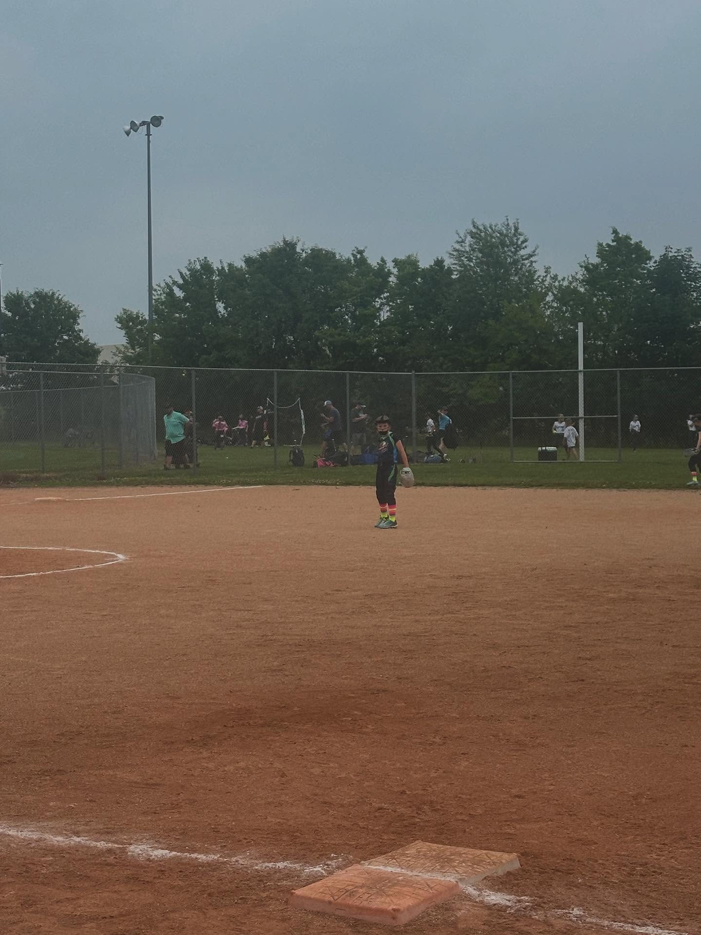 ✨ Confidence Check-In✨
Meg’s oldest has been working so hard at softball, especially with hitting. Last tournament, she got several hits in a row and was so confident. Then one strikeout made her feel like she wasn’t good enough. It has been tough getting that confidence back up where it should be.
It got me thinking: How do you build your confidence back up when you’re competing? Or if you’re a parent, what do you say to help your kid bounce back after a hard game?
💬 Drop your go-to hype phrases, confidence tips, or routines below 👇you never know who else might need them today! Let’s help our athletes (and ourselves) keep believing in themselves, even when it’s tough. ❤️🥎