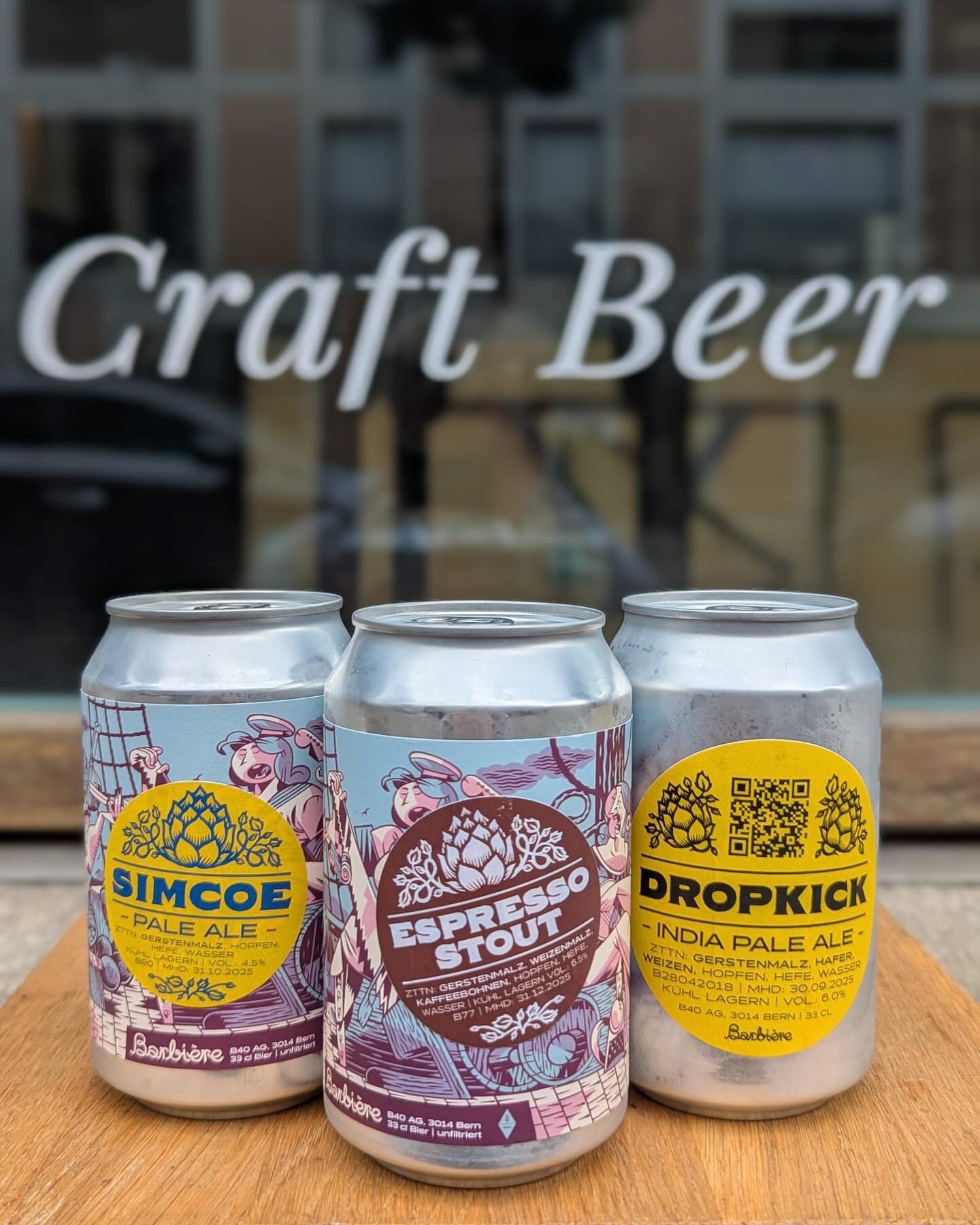 Here we have our selection of craft beers for VERANO:
From our neighbors @barbiere_bern you get a nice selection of canned beers.
Martigny Vice is a really easy to drink Session IPA, very refreshing. Memento vivi is a Raspberry Sour, very nice to drink in the summer. Log-Out and love is a citrusy, darker American Pale Ale. One of our favourites from @whitefrontier
These two beautiful bottles are from a special series of beers from @whitefrontier . The Lager is like it’s name says, very elegant and oh so easy to drink. The Belgian Pale Ale is more citrus forward and refreshing, with a typical hoppy aftertaste.
From the local brewery @braukunst_brauerei we serve a refreshing and light Weizen and a beautiful pale ale. Plus Hopfenwasser, something different from @braukunst_brauerei a very refreshing Soft Drink. Low in sugar and a litte hoppy, excellent alternative to an alcohol free beer.
Come and try!
Thursday 9.30 – 17 h
Friday & Saturday 9.30 – 20
(We are on holidays from July 21 to 27)