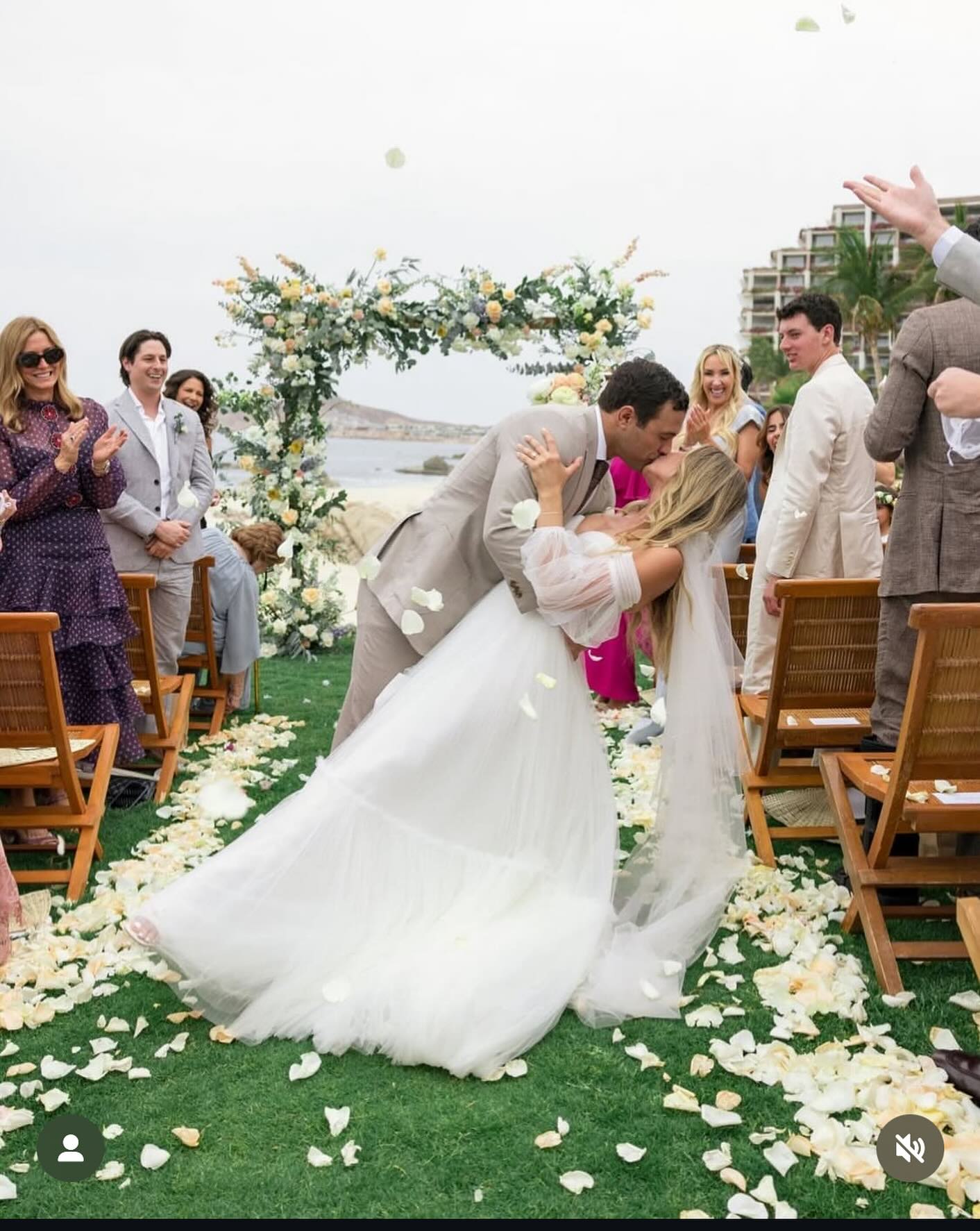 Congratulations to Mr. & Mrs. Michaels 🎉💃
#cabo #sandiegostylist #theparksalonsd