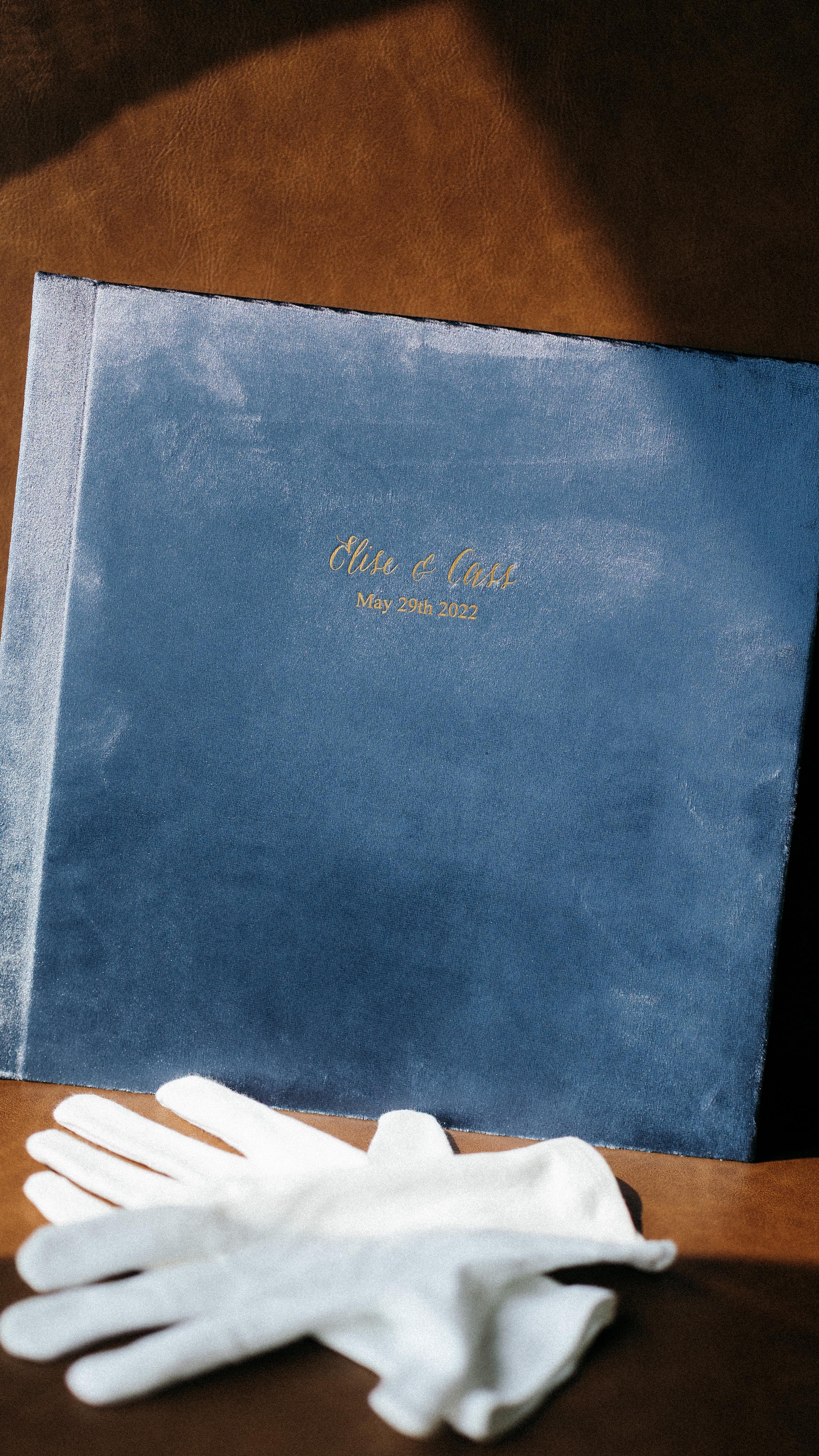 A new album to add to Elise & Cass’s family legacy ✨
Three years later, I’m still getting goosebumps holding this masterpiece in my hands. This isn’t just an album – it’s a tangible piece of their love story, crafted to be treasured for generations.
Every page tells their story, every detail matters. When I place this handcrafted album (beautifully made in Canada by the incredible @dekoraalbum team) into my couples’ hands, I see their eyes light up. This is WHY I do what I do.
There’s something magical about transforming fleeting moments into forever memories. This album isn’t just the final touch – it’s the heart of everything I offer to my couples. 💕
Wedding team;
Planning; @elisabethb_eb
Flowers; @fleurdeurope