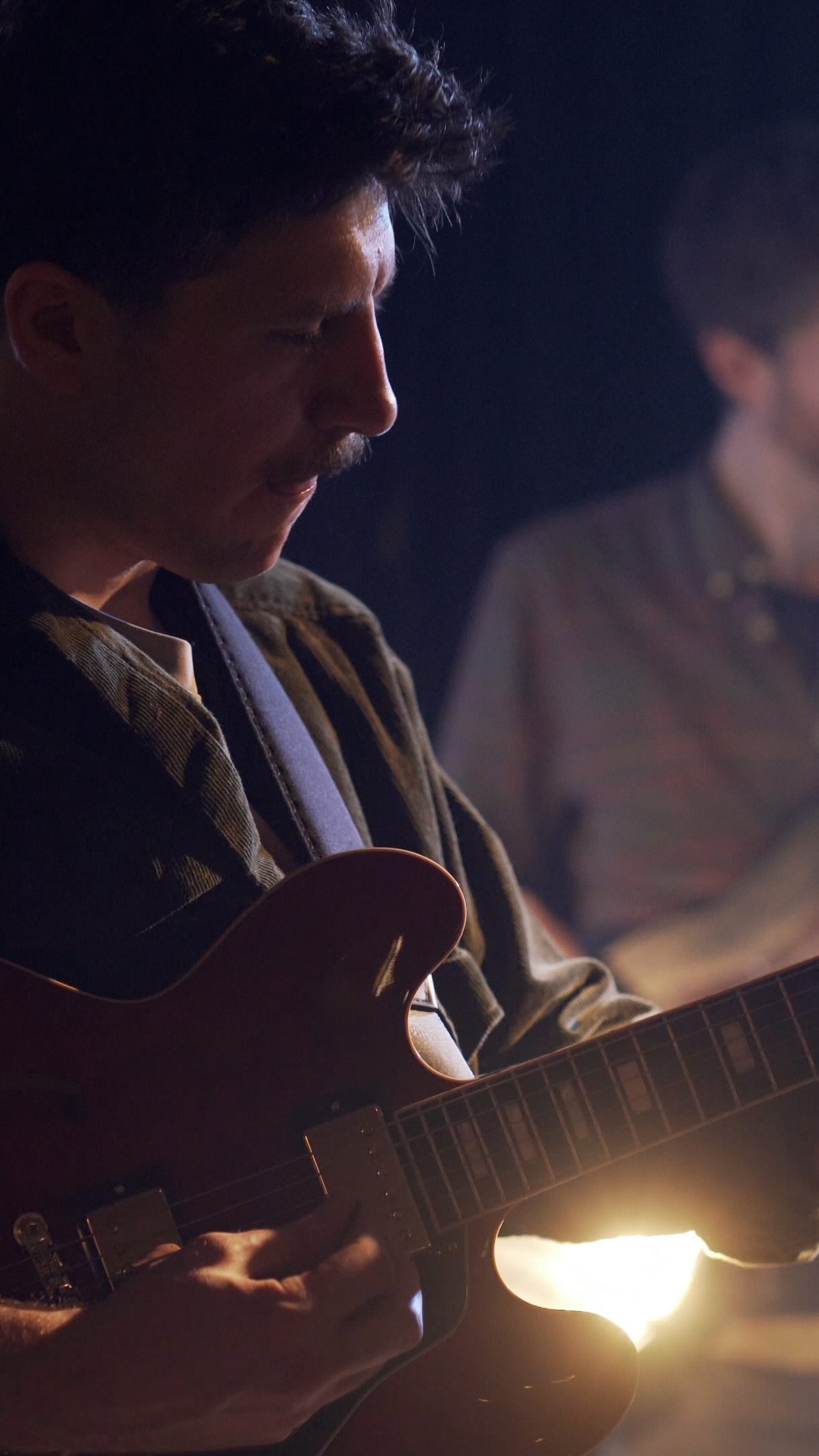 I’ve had the pleasure of collaborating with the Jako Quartet since last year, album recording to come soon! This is part of a compilation I shot live at @neuezukunftstralau Nov 2024
Guitar/compose: @jako_sym
Tenor Saxophone: @thomas_saxophone
E-Bass, Double Bass: @maikkleermusic
Drums: @potamianosgiorgos
Sound: @fanis.gioles
Mix/Master: @george_priniotakis , @artrackstudios, Athens, Greece
Video/edit: @isabelle.m.schmitz