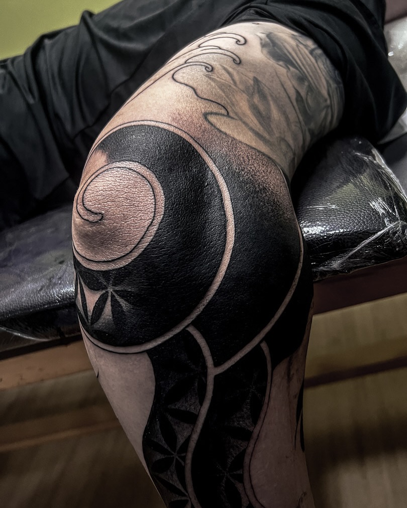 ♟️🖤 Built with patience.
Every curve and dot placed to match the arm’s rhythm.
This one’s made to last.