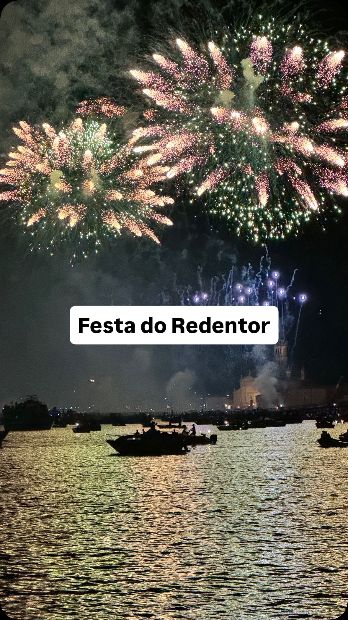 Festa do Redentor 🎉
Todo terceiro final de semana de julho é celebração aqui em Veneza.
A Festa do Redentor é a mais querida pelos venezianos.
Vem assistir esse reels e se sentir na festa junto com a gente!
#guiaemveneza #festadoredentor #venezaitalia #dicasdeveneza