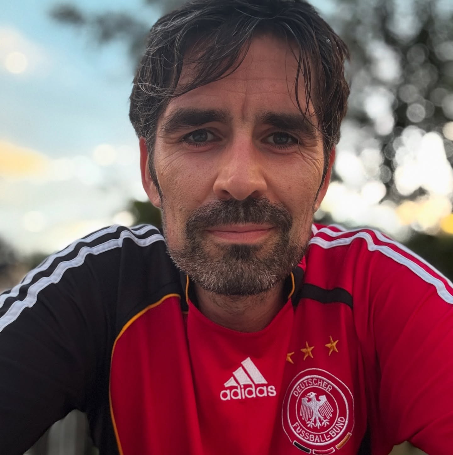 Guten Start in eine positive Woche wünsche ich dir.
Meine Woche startete mit 10km durch das Trierer Tiergartental, bevor ich nach Mainz aufbrach, um dort u.a. Maßnahmen zur Leseförderung mit der @stiftunglesen zu besprechen. Welches Buch liest du diesen Sommer?
#laufen #sport #lesen #stiftunglesen #leseförderung #bildungspolitik #bildung #sventeuber #trier #trierimlandtag