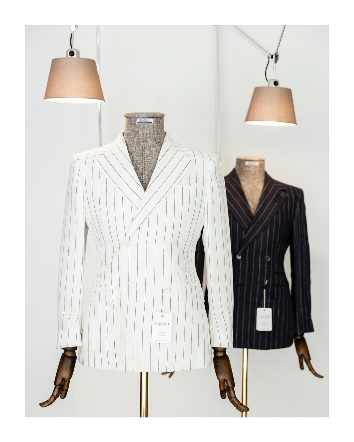 Every line tells a story of purpose.
This blazer is not merely designed – it is brought to life to embody both lightness and strength.
185 g/m² of the finest linen, hand-stitched buttonholes, and a silhouette that speaks timeless sophistication.
True elegance lies in the harmony between precision and passion – that is the essence of this creation.
“Design becomes timeless when it evokes emotion.”
– Ünal Karagül