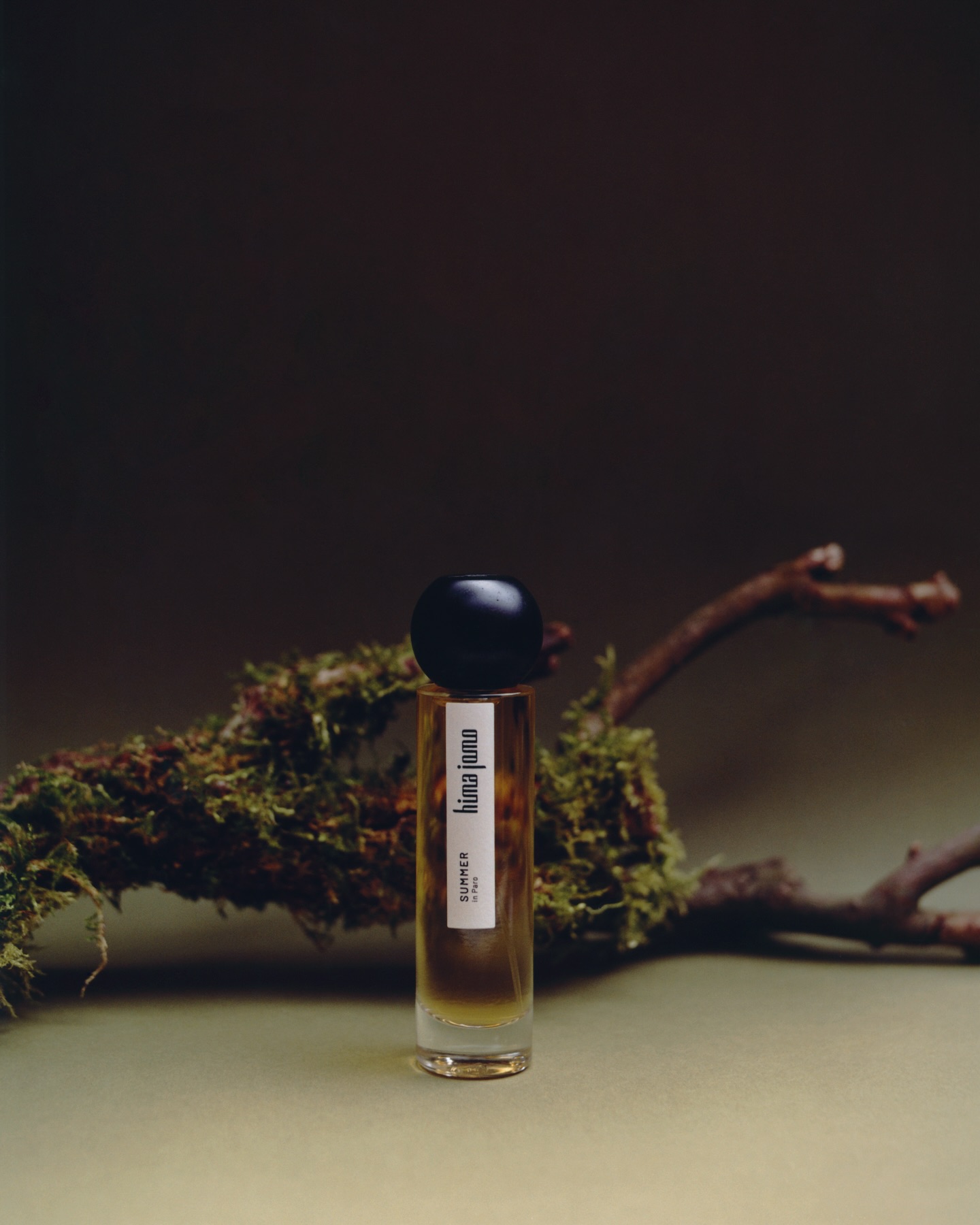 @heatherlawrence_ @hima.jomo
This round of shots was all about earthy tones to mimic this perfume’s homage to Paro, Bhutan - a beautiful country in the Himalayan mountains ⛰️
Props to @porters_covent_garden for the beaut branches 🖤
#floralstyling #florist #filmcamera #perfume #himajomo