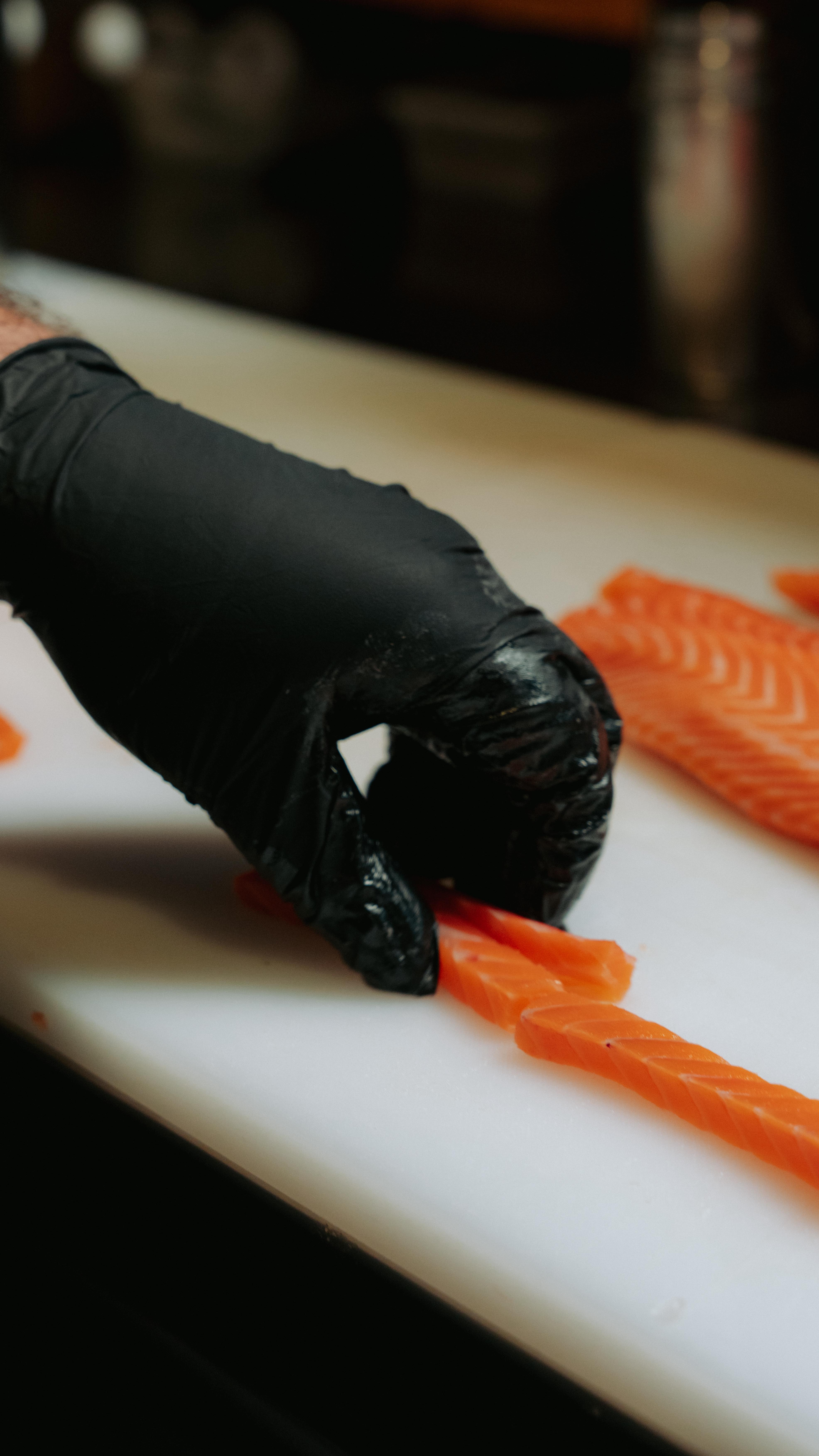 🔪🐟 Präzision trifft auf Perfektion! Bei Miyaki beginnt exzellentes Sushi mit dem besten Lachs. Frisch zerlegt, fachmännisch filetiert und bereit für den Genuss. 🍣✨
Tauche ein in die Kunst der Sushi-Zubereitung ! 👨🍳🔥
#MiyakiSushi #SushiLove #FreshFish #LachsLiebe #SushiKunst #BehindTheScenes #FoodieMoment #SushiTime #SashimiVibes #GenussPur