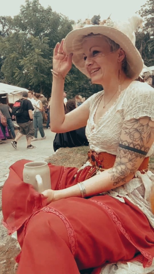 Jedes Jahr auf's Neue ♡ zwar nicht ganz mein Content hier, aber irgendwie doch, weil ein Teil von mir 🌙
#mittelaltermärkte #witchywoman