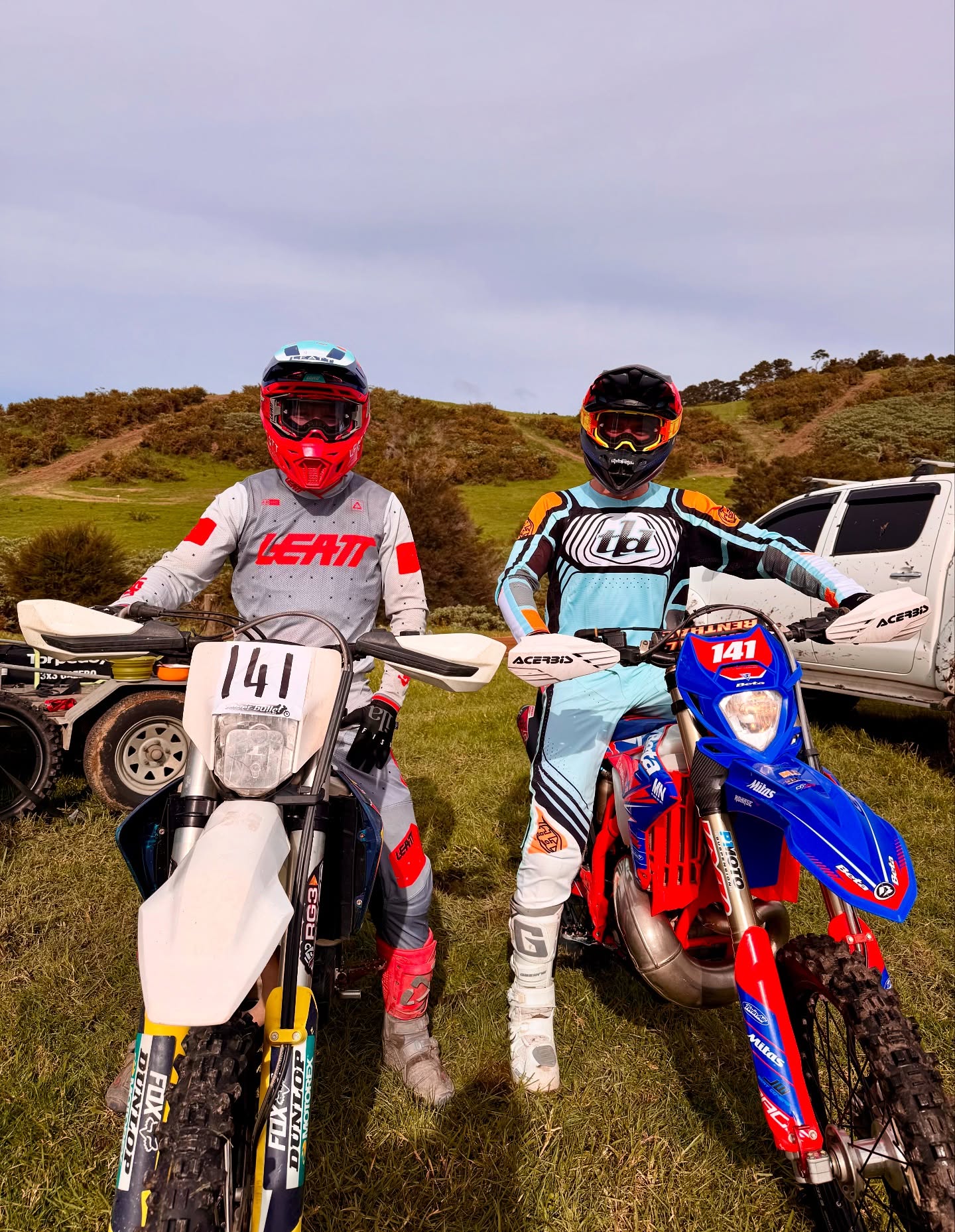 At The Farm 2 man X country, Brad and Mitch came in 5th place in their class and 6th place overall.
With slick conditions and Brads rear mud guard coming off it turned out to be a muddy ride. Swipe to see the end results of brads consequences.
On to the Root 100 today 🤘🏼
#Thefarm #dirtbikesnz #dirtbikes #carbs