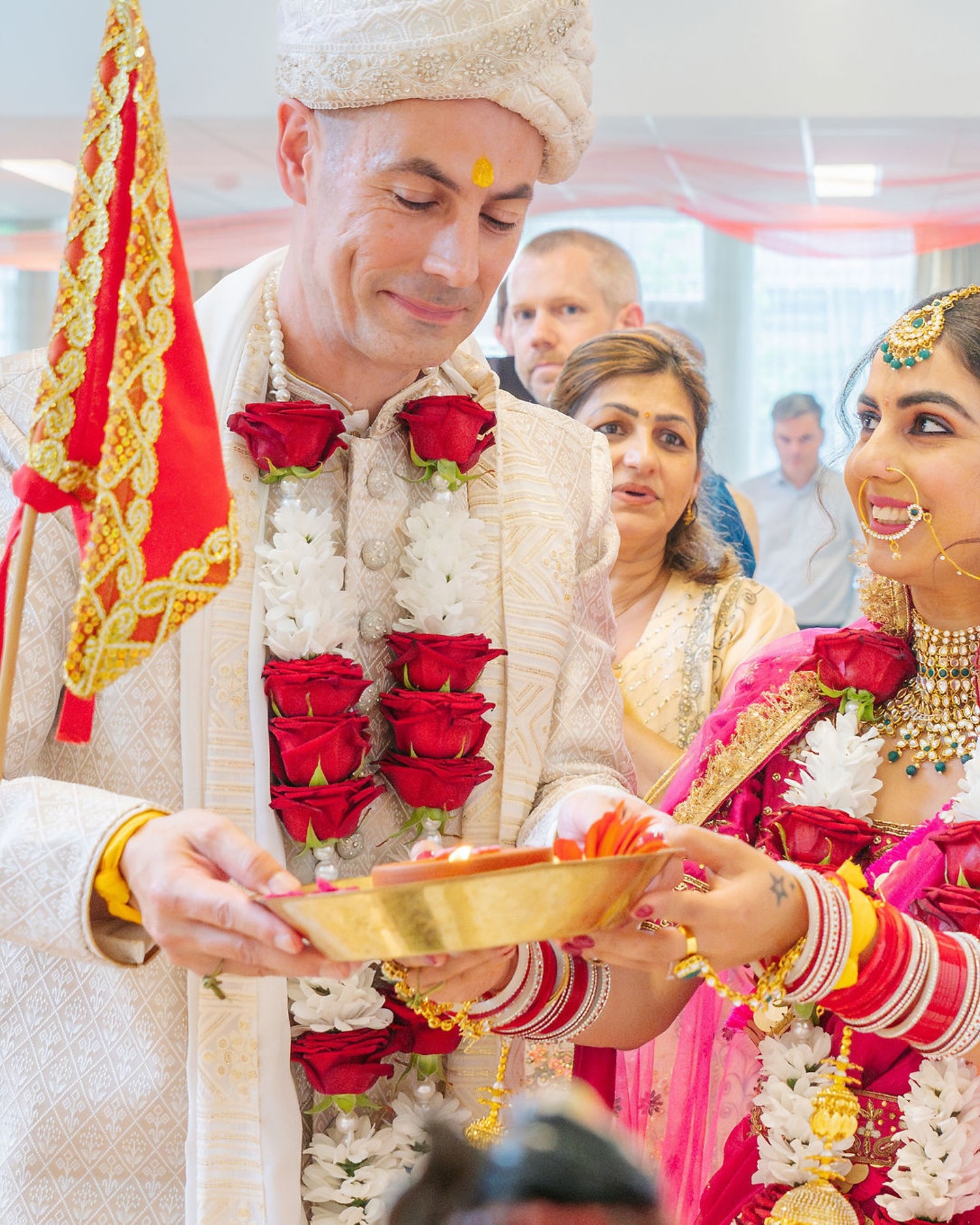 Een Indische bruiloft betekent veel kleur, tradities en rituelen. Een paar weken terug fotografeerde ik een traditionele Indische bruiloft. Wat een belevenis! Hier een kleine preview.
Het seizoen is halverwege en de aanvragen voor 2026 en 2027 komen al weer binnen.
Gaan jullie trouwen en willen jullie weten of ik nog beschikbaar ben op jullie datum? Vul de datumchecker op mijn website in. Meer info? De wedding brochure voor volgend seizoen staat nu online.
• #love #liefde #wedding #weddingphotography #trouwen #bruiloft #bruidsfotograaf #beautifuldestinations #weddingphotographeribiza #weddinginspiration #trouwfotograaf #luxurywedding #isaidyes #trouweninnederland #indianwedding #trouweninhetbuitenland