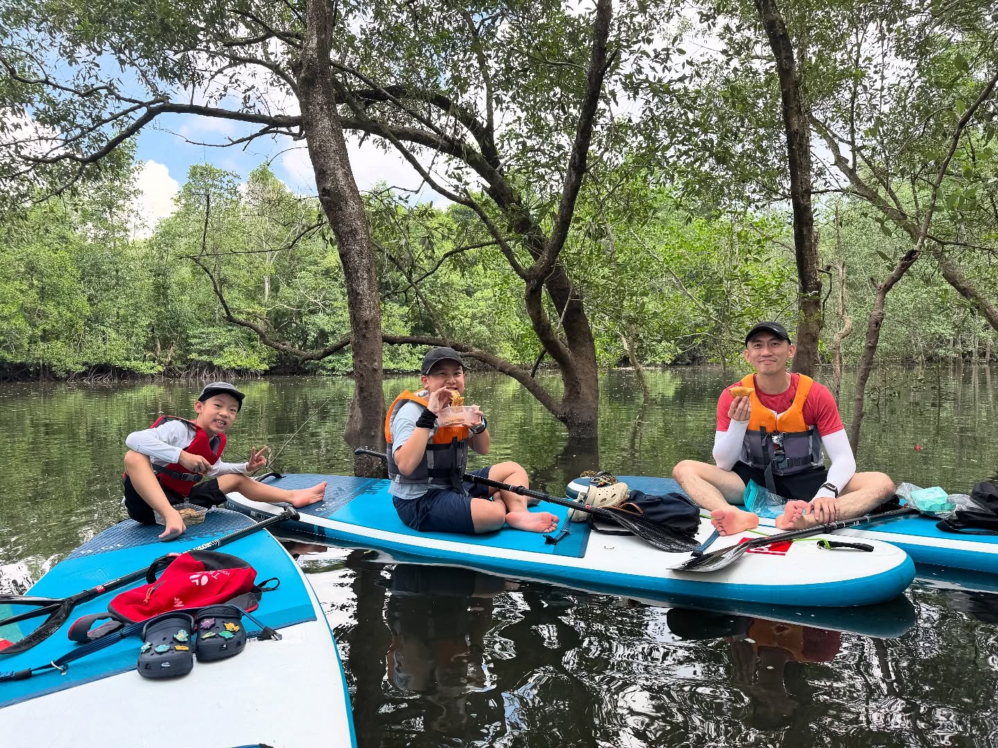 Took a father and his sons on a SUP journey through the mangroves. It took us a little longer than usual, but they pushed through with great perseverance and made it to the destination. We lunched under the shade of the mangrove canopy, spotted a cheeky tree-climbing crab, and soaked in the stillness of nature. A truly rewarding day out on the water 🙌🏼 #SUPadventure #MangroveMagic #FamilyBonding #NatureHeals #SingaporeSUP #SUPjourney