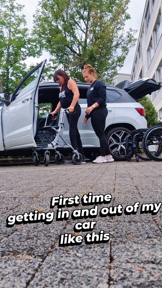 Just believe in yourself. Even if you donât, pretend that you do and, at some point, you will.â
â Venus Williams