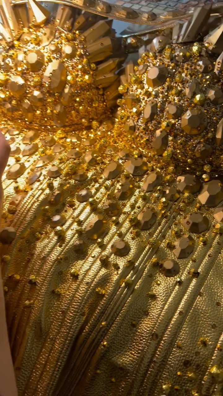 Sainte Bertha @labigbertha.paris rocked for the first episode of @dragrace_france ALL STAR with a total gold look, mixing couture, 3D printings and embroideries ! I am in love with this super look we made for the adorable Bertha, thank you for trust in our fashion vision. ❤️✨
.
Thanks to my team for help @eds_9314 @spider.danger @charles_dalloz @nawen.mp4 ❤️
.
#fashion #costume #stage #labigbertha #romainthevenin