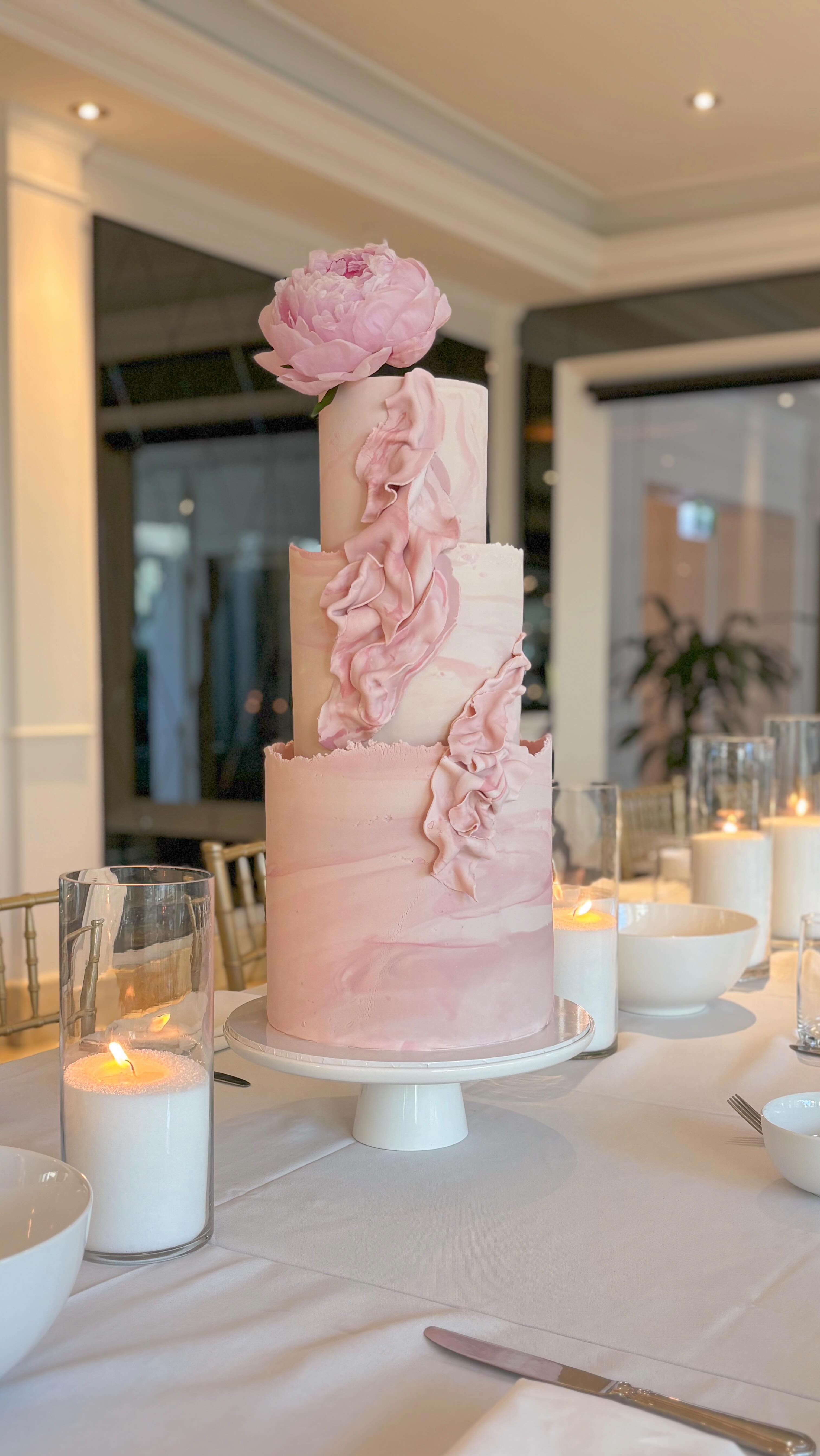 I can’t get over how stunning this table set up looks with @popupeventco beautiful candles and our 3 tier marble fondant wedding cake ✨
Planning, Hire & Florals @popupeventco
Venue @imperialhotelgc
Cake @kaikaicakery
#kaikaicakery #marbleweddingcake #pinkweddingcake #goldcoastwedding #sandcandles #weddingtabledecor
