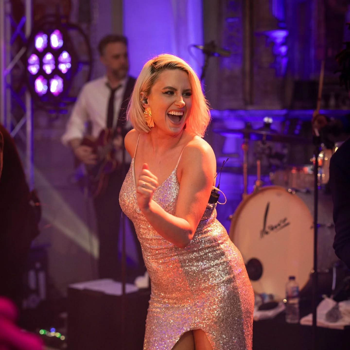 โThe band were great! Packed dancefloor and very popular! The lead singer was fab โ please pass on our thanks to them all and we look forward to hopefully booking them again soon!"
Another unforgettable night brought to life by our very own @thekittsband โ electrifying vocals, nonstop dancing and a crowd that didnโt want the night to end. ๐๐บ
Thank you to the ever fabulous @lillingstonparties for the kind words ๐ and to @oevblackwell for these gorgeous shots!
#thekitts #ukevents #latenightdancing #eventdesign #luxuryevents #eventgoals