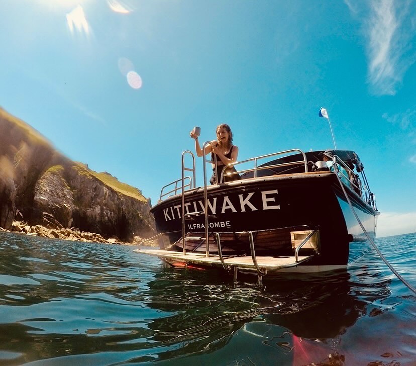 It’s tea time ☕️✨
What an incredible photo sent into us by @stopthemoon_ 💙