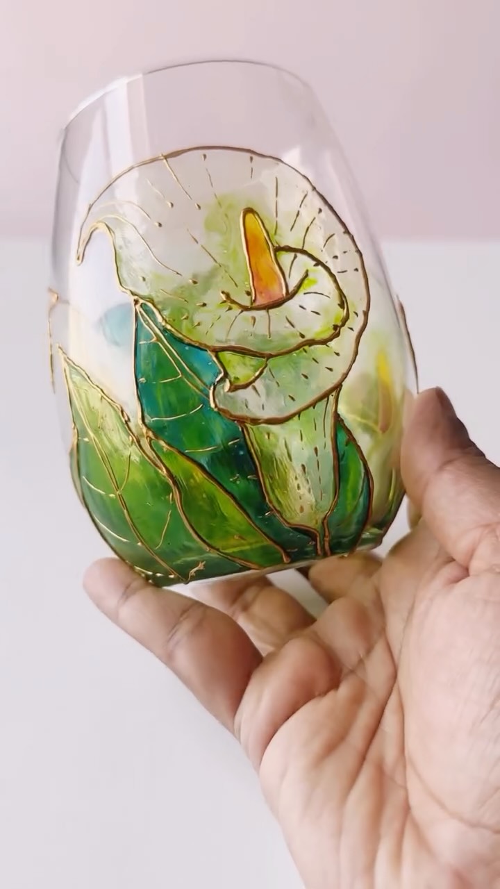 Two lilies, one happy customer! 💐✨
These pink lily and calla lily glasses left the studio to be on their way to their forever home in OH!
I love when customers mix and match florals — it makes every order feel like a bouquet in a box. Which of these two lilies is your favorite?
#customerorder #septembermagic #handpaintedglass #pinklily #callalily #floralglassware #madeforyou #artistatwork #glassartlove #etsyfinds