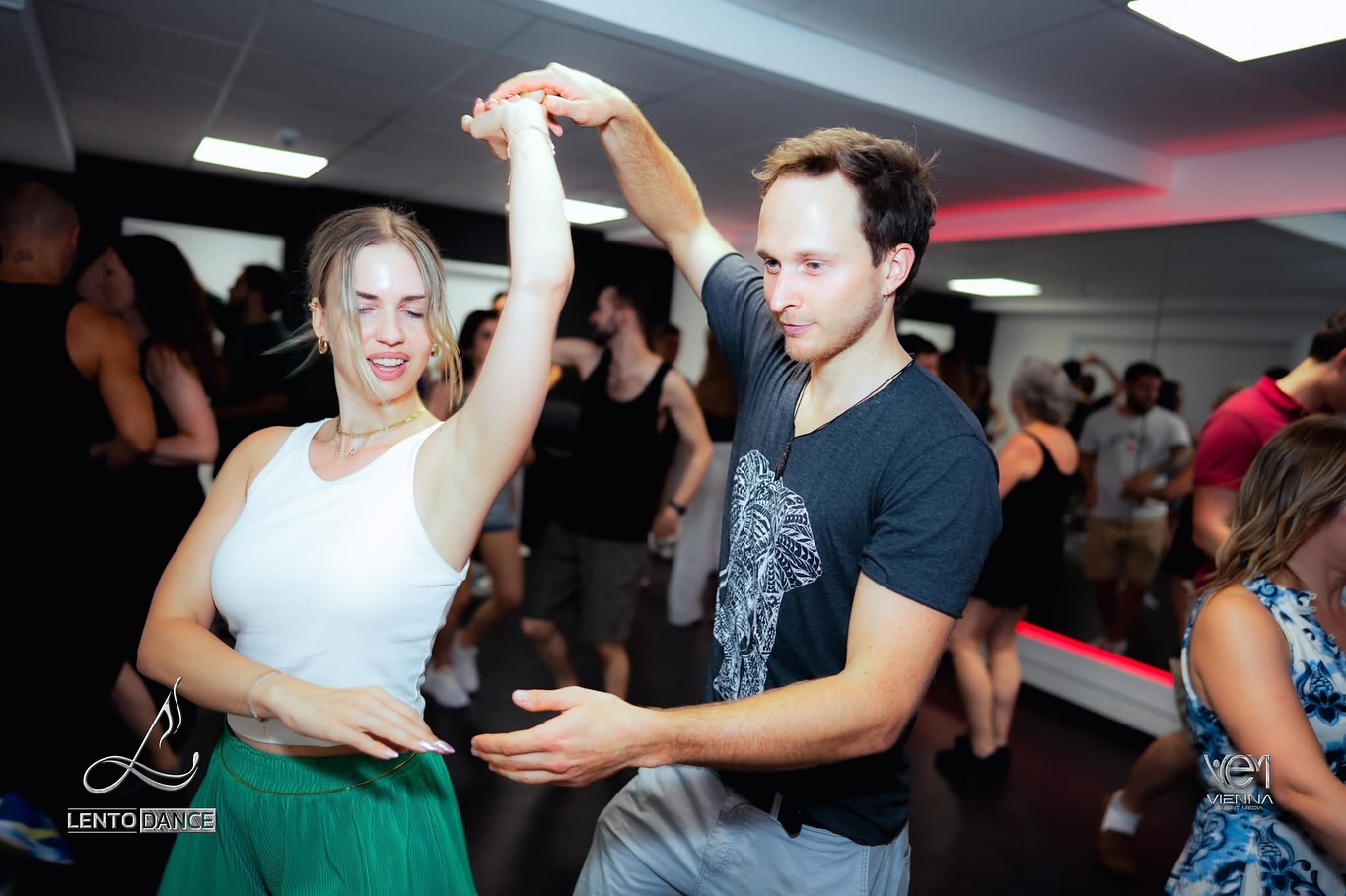 🤍 DANCE WITH LENTO ♥️
⭐️ Quick Results, Flexible Programs ⭐️
⏩️ Pay Per Class ⏩️ No Dance Partner/No Registration Needed
📍 Lento Dance Studio - Traungasse 14, 1030, Wien