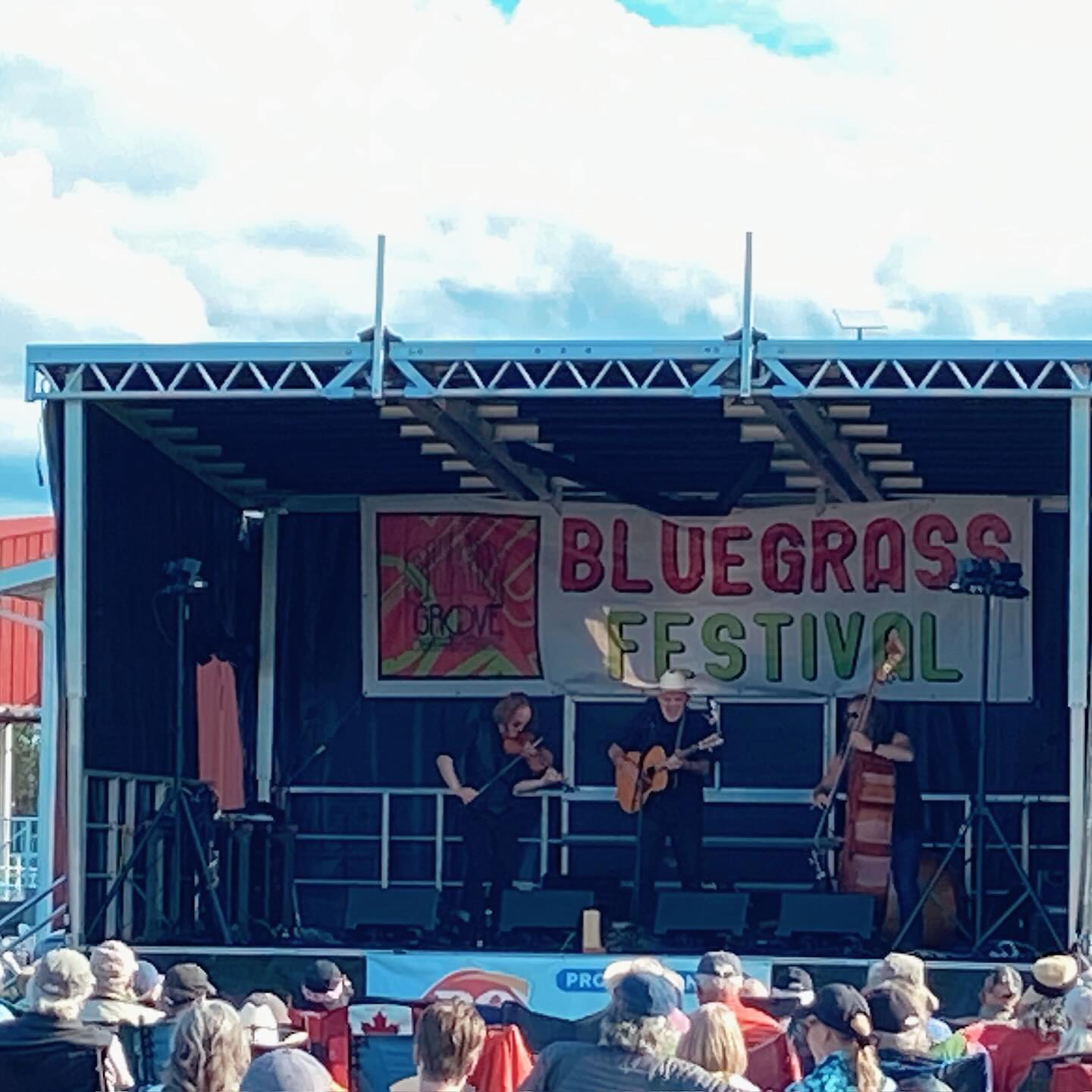Found acres of elbow room with with my lady @karinavalleau while playing with @johnworthannam and @scottthefiddler at the @shadygrovebluegrass festival this weekend.
What a ride. Off to Mission for the @missionfolk music festival next weekend. #sidemantour2025