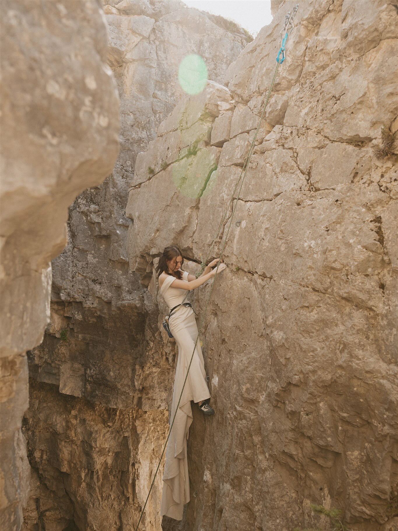 🧗♀️👰♀️