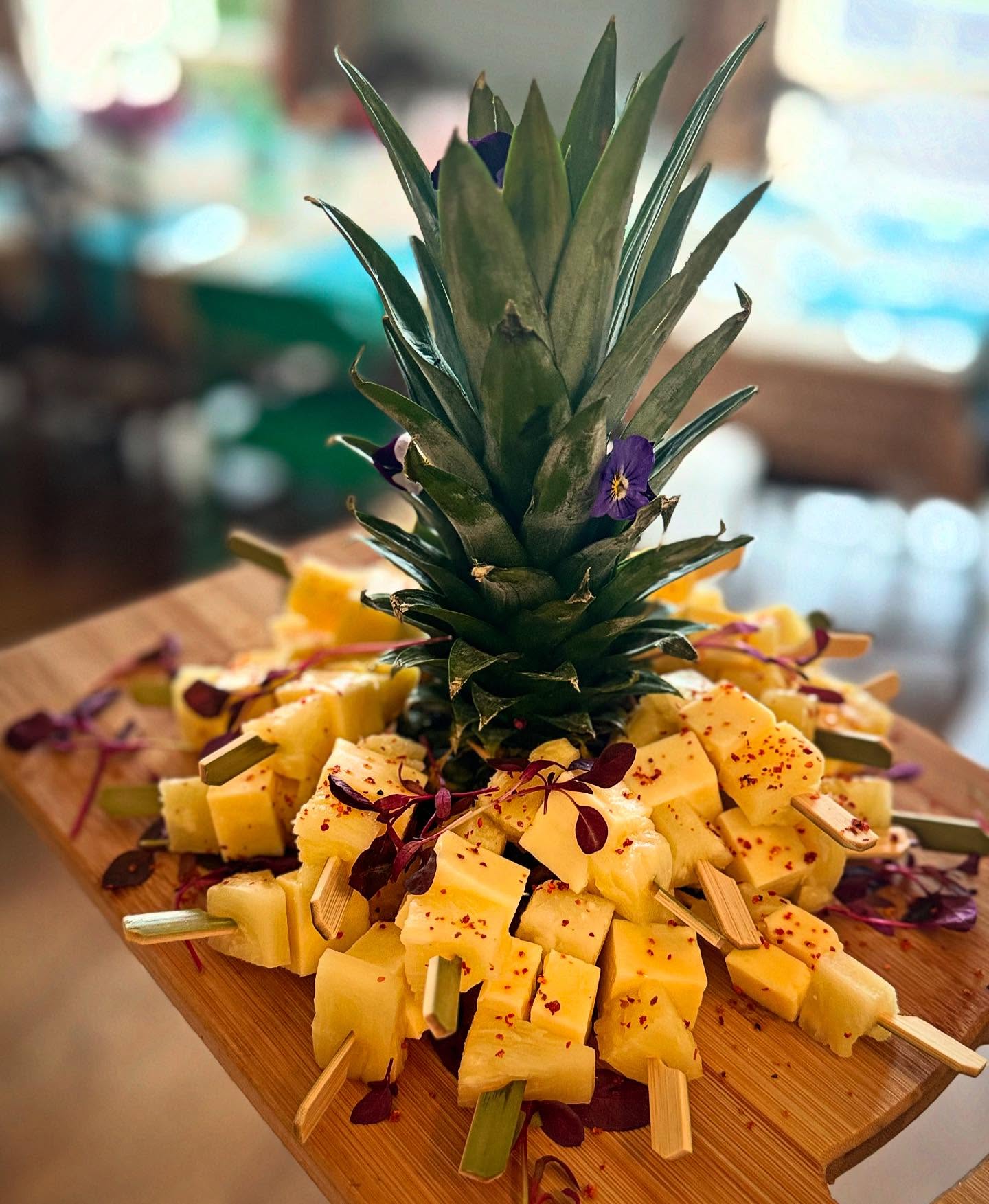 Cheese & pineapple on a stick 🍍
Is there anything better?
#retro #delicious #yummy