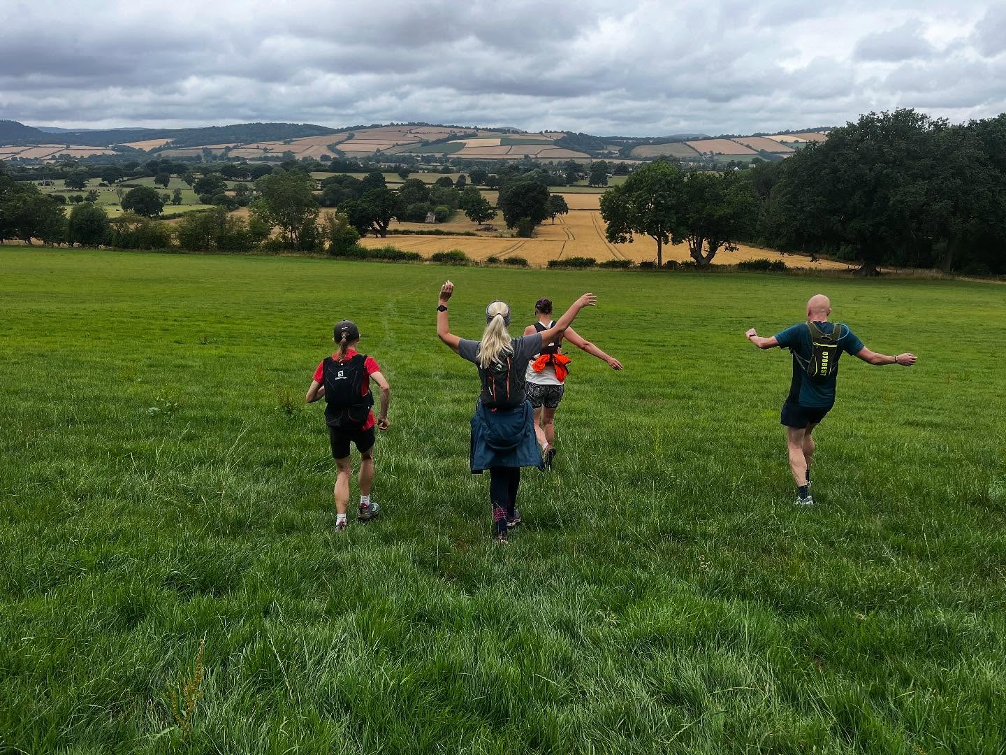 🏃♀️ Shropshire Way Social Stage 7 - done! ☑️
We started in drizzly mist as we took on Brown Clee, before the views emerged on our descent 🤩
Enjoying wheat fields, woodland, gullies and footpaths on our way from Wheathill to Wilderhope - and more than a few stiles (Albie of course insisted on being carried over each one) 🙄
Another lovely morning exploring not only the #shropshireway but also Wilderhope Manor - thanks so much to Laura who opened the cafe early so we could have a wander and enjoy some tea and cake at the end of our run 🙏
Hope you’ve all had a great weekend! Look out for details of Stage 8 on the site soon 👀
#trailrunning #trailrunner #shropshire #discovershropshire #exploring #loveshropshire #brownclee