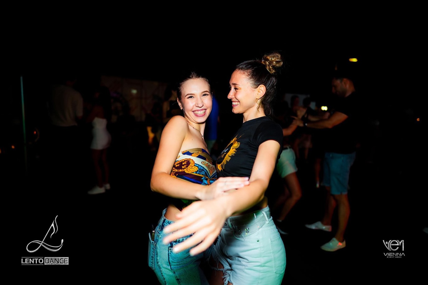 ⭐️ LENTO OUTDOOR SOCIALS ⭐️
⏩️ EVERY WEDNESDAY ⏪️
📍 Café Kunsthalle am Karlsplatz - Treitlstraße 2, 1040 Wien
🕘 21:00-00:00
🎶 Bachata 100%