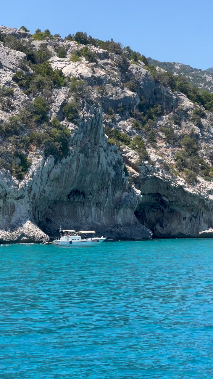 Clear blue seas. Salty hair. The sound of the Mediterranean. 🐚
Looking for eye-catching video content for reels?
📩 Feel free to get in touch.
#contentagency #hotelmarketing #instagrammanagement #instagramexpert #socialphotography #contentmarketingexpert #sardinia #mediterreansea #coastallife