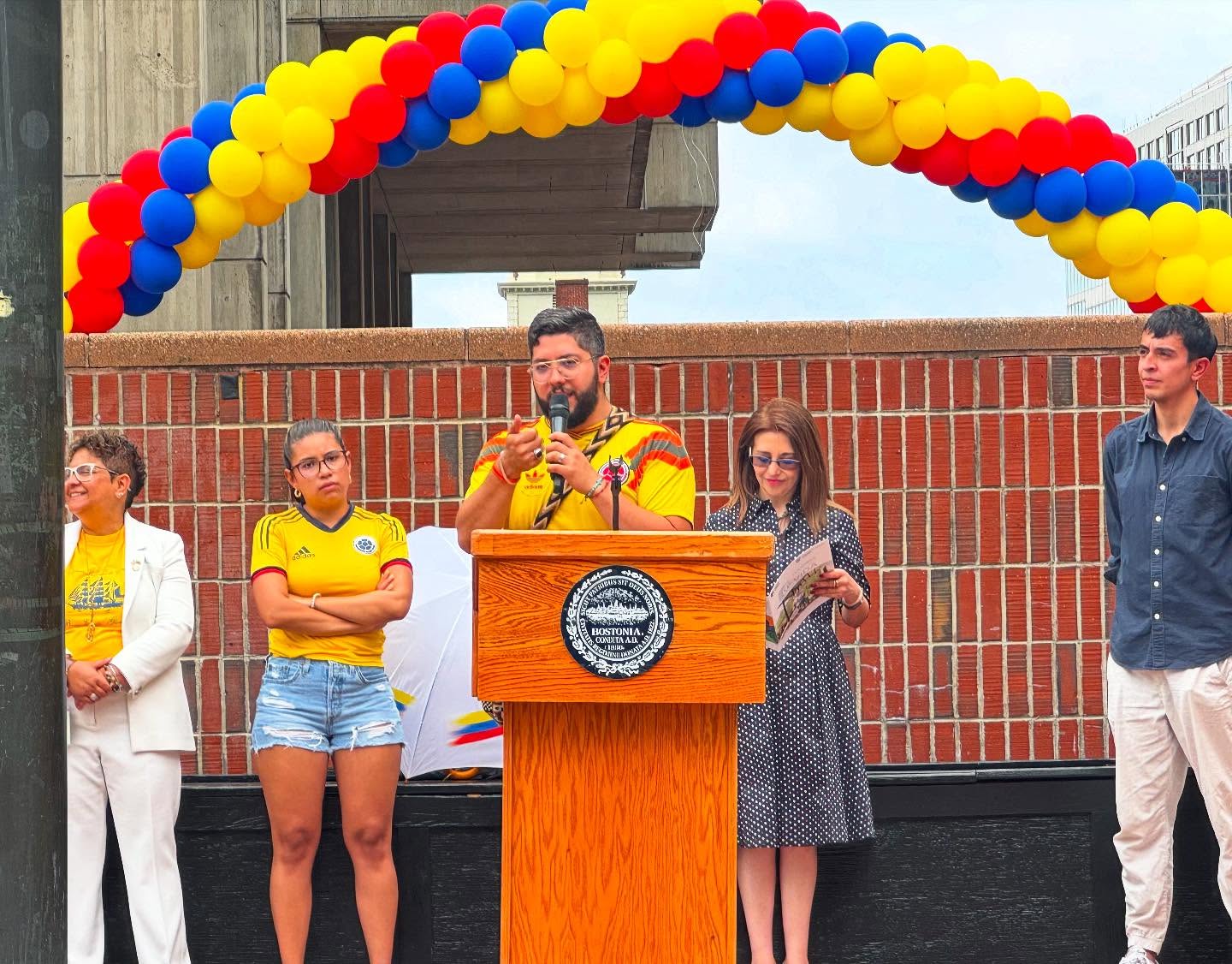 BILINGUAL MESSAGE
ESPAÑOL
Hoy 20 Julio celebramos los 215 años de la independencia de Colombia. Como colombiano orgullosamente represento el municipio de Massachusetts con mayor población colombiana el municipio de Revere. Como la gente colombiana nuestro municipio es ejemplo de trabajo, honestidad, y perseverancia. Muchas gracias a Gladys Oliveros, la alcaldesa @wutrain, las concejales @gigi4district1, y @council_president_louijeune por acogerme hoy en la celebración en Boston y a la cónsul de colombia Carolina Mejía por su bonita gestión por los colombianos aquí en Nueva Inglaterra. ¡Salud a otros 215 años más!
ENGLISH
Today July 20th we celebrate the 215th anniversary of Colombia’s independence. As a Colombian-born person in the U.S., I proudly represent the municipality of Massachusetts with the largest Colombian population, the municipality of Revere. Like the Colombian people, our municipality is an example of hard work, honesty, and perseverance. Many thanks to Gladys Oliveros, Mayor @wutrain, Councilors @gigi4district1, and @council_president_louijeune for hosting me today at the celebration in Boston and to the Colombian Consul Carolina Mejía for her beautiful work for Colombians here in New England. Cheers to another 215 years!