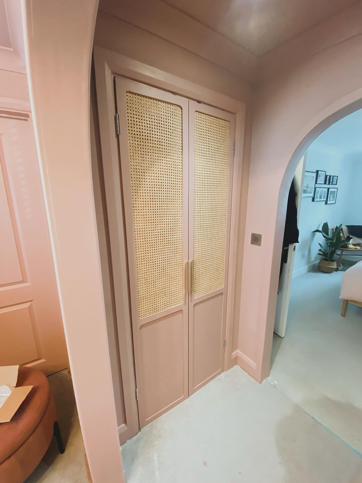 Beautiful bespoke build walk in wardrobes with beautiful sculpted arch ways built by Murrills. 💕💕
#bespokewardrobes #carpentry #building #interiordesign #design #inspired