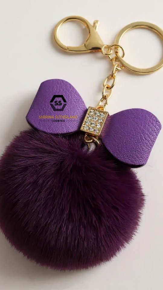 New Accessory!
The Bow Knot Rhinestone Pom Pom Keychain for bags 🎒 👜.
Dropping online July 21 ST
#sabrinasutherlandcosmetics
#sutherlandcosmetics
#SutherlandSlay