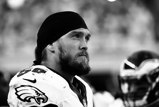 FALLECE BRYAN BRAMAN, CAMPEÓN DE LOS EAGLES, TRAS BATALLA CONTRA CÁNCER
Este jueves, el exlinebacker de los Houston Texas y los Philadelphia Eagles, Bryan Braman, falleció a los 38 años de edad tras una dura lucha de seis meses en contra del cáncer.
#nfl #nflnews #noticiasnfl #footballamericano