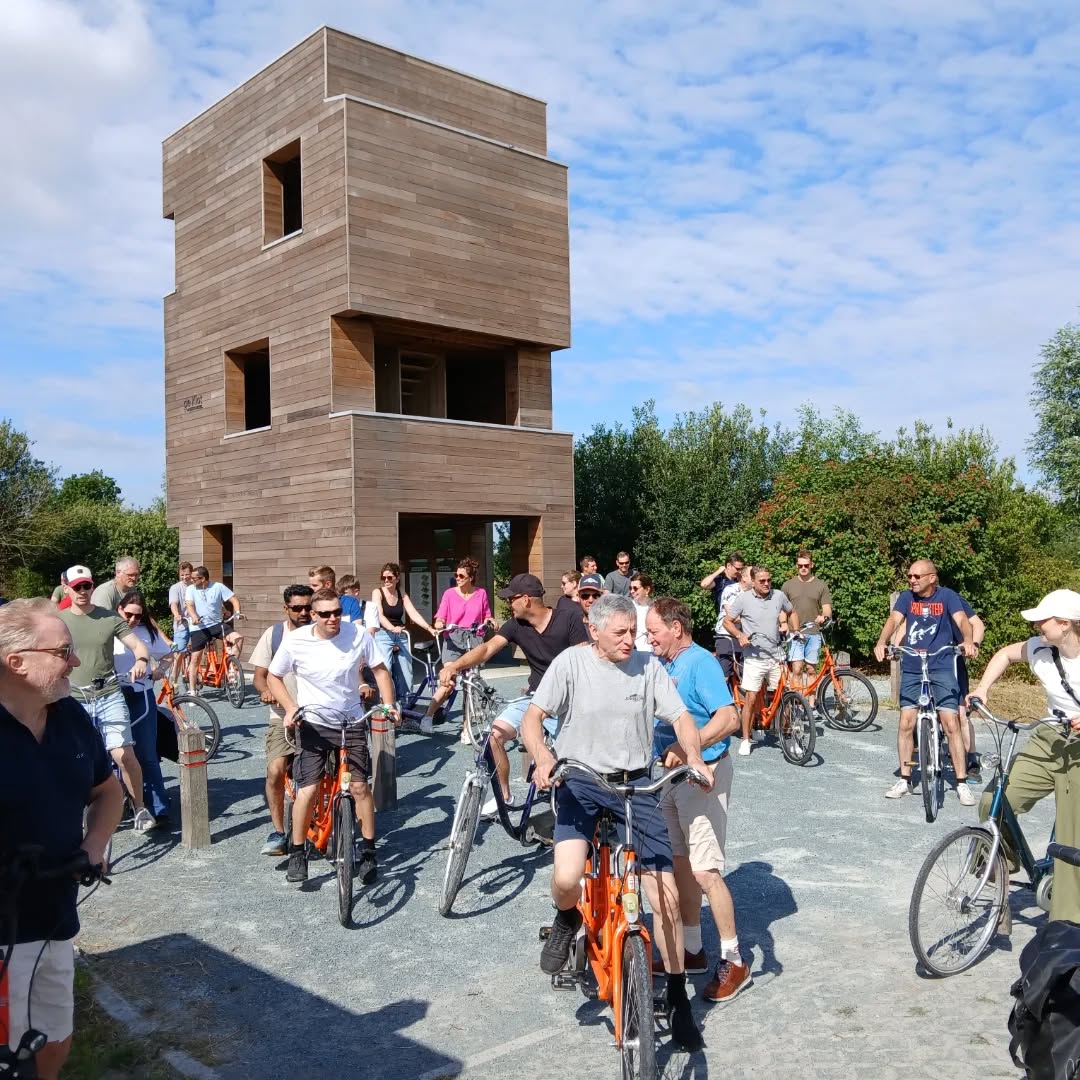 Eerste zomer met een flinke upgrade van onze activiteiten.
Alles loopt op wieltjes 😉
- Teambuildings voor bedrijven, families, vriendengroepen,...
@fikfak.levedeleute
- Sightseeing doorheen het mooie Kalmthout @visitkalmthout
- Trainingen op maat met
@ellen_van_loy
@wim_thijs
@theteachercyclist
Mooie mensen, toffe samenwerkingen en stralend weer!
Team www.cyclingeventskalmthout.be is heel content 🤩
WELKOM!
#cycling
#cyclingevents
#kalmthout
#kalmthoutseheide
#kalmthoutse_heide
#grensparkkalmthoutseheide