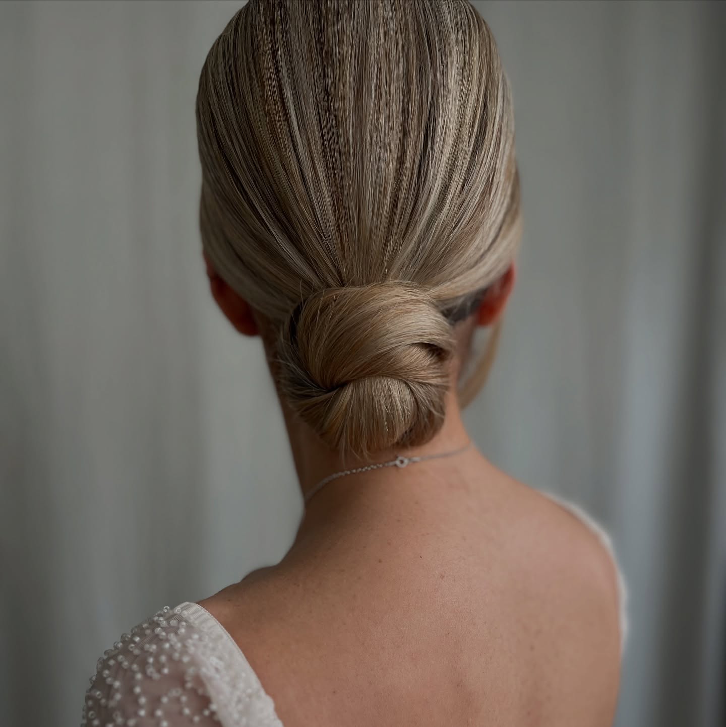 I could spend hours watching someone do hair and makeup, there’s no right or wrong way, and that’s the beauty of our work, we’re always learning ✨
Here are some of the looks I created with the incredible @kasia_fortuna 🤍