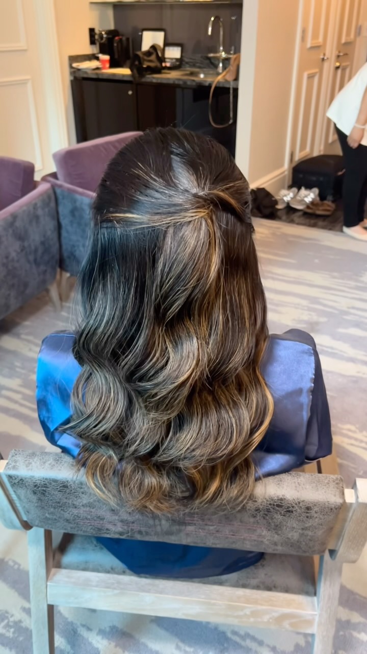 Come with me to do wedding day hair & makeup for a Chinese Tea Ceremony
📍St.Regis Hotel
Hair & Makeup by me
For @finessebyashlyn
#travelmakeupartist #torontomakeupartist #makeupartist #softglam #bridalmakeup #weddings #commercialmakeup #engagement #photoshoot #bridalhair #chineseteaceremony #chinesewedding