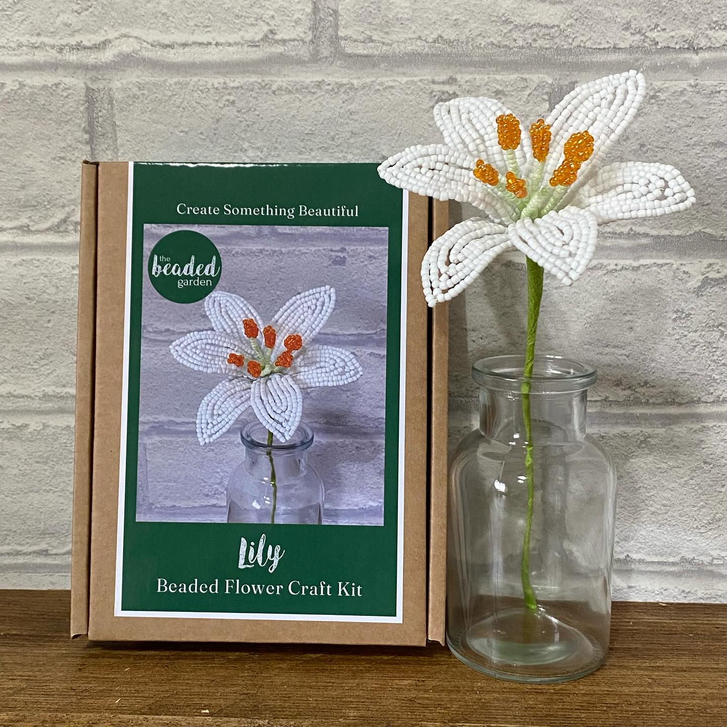 The timeless Lily flower is now available.
#lily #lilyflower #beadedflower #beadedflorals #beadart #beadwork #craftkit #craftgifts #giftsforcrafters #craftyfriends
